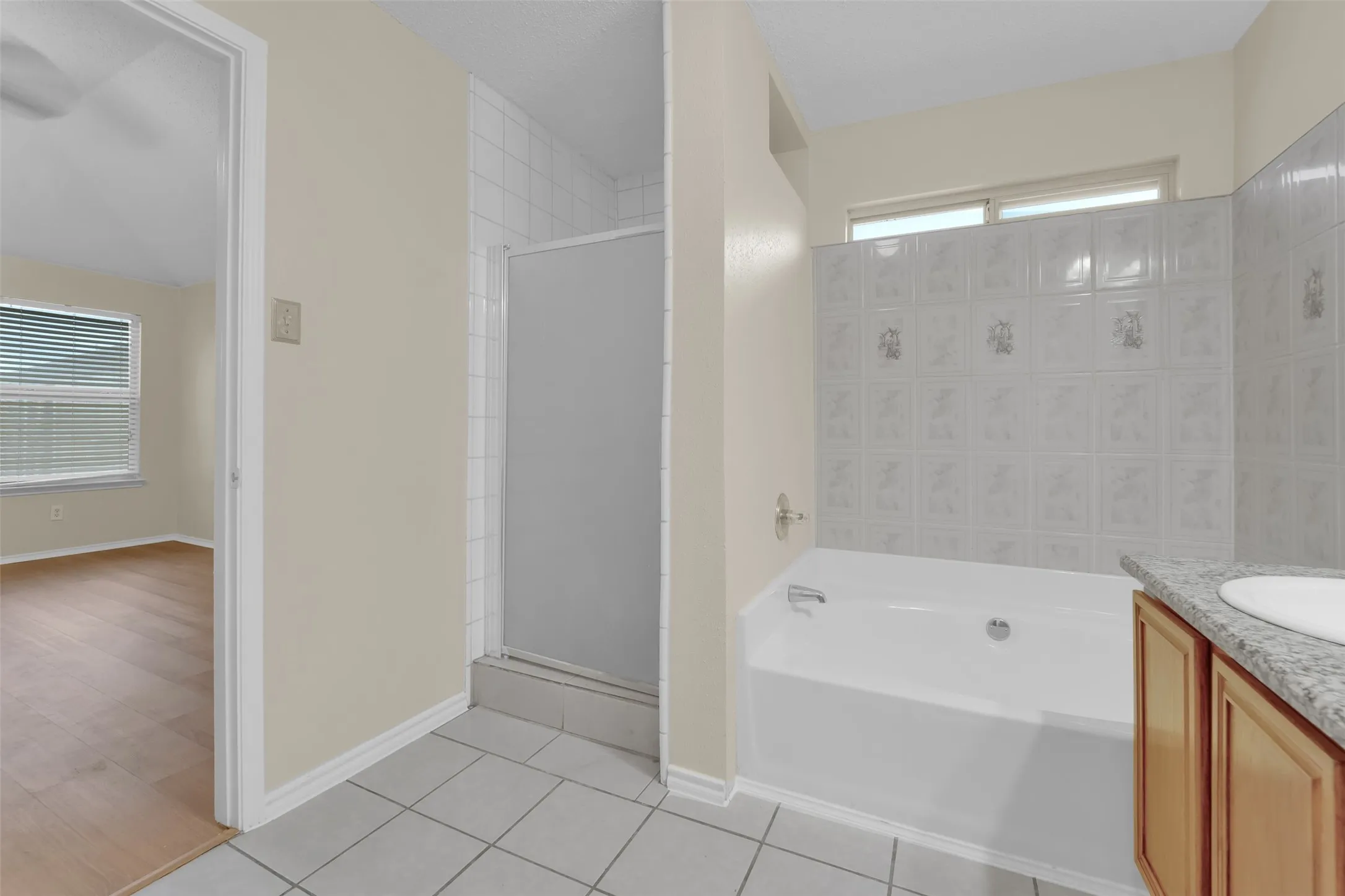 Single Family Residence For Rent in Tarrant County , 321 Dakota Drive, Arlington, Texas 76002, 3 Bedroom, 2 Bathroom, 2 Garage spaces, 1,598 Sqft, built in 2001, mls#21400720, Real Estate Agent in Arlington, Homes For Rent in Tarrant county, Homes For Rent in Arlington, Realtor in Arlington Texas, Real Estate Brokerage Independent Realty Texas, Luminita Cordes Realtor