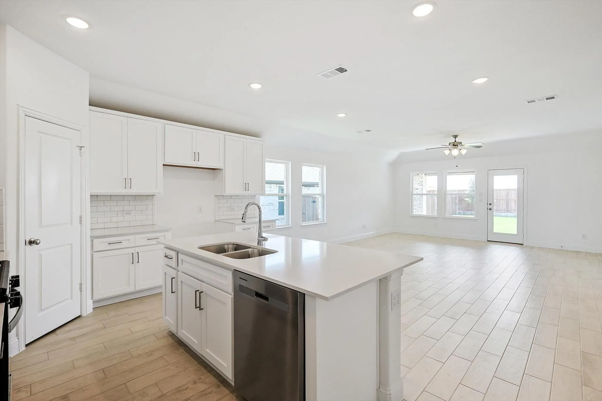Single Family Residence For Rent in Collin County , 1308 Lavinola Lane, Anna, Texas 75409, 3 Bedroom, 2 Bathroom, 2 Garage spaces, 1,799 Sqft, built in 2024, mls#21403074, Real Estate Agent in Anna, Homes For Rent in Collin county, Homes For Rent in Anna, Realtor in Anna Texas, Real Estate Brokerage Independent Realty Texas, Luminita Cordes Realtor