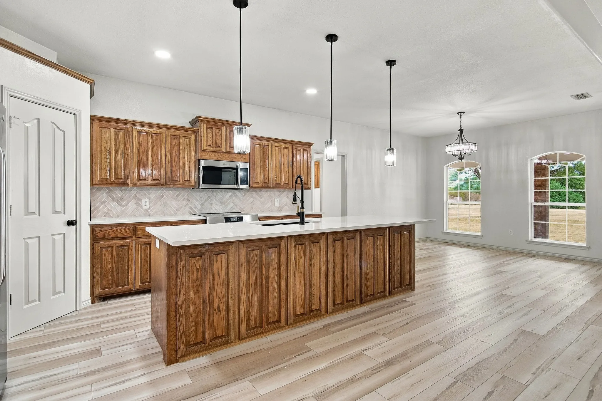 Single Family Residence For Sale in Taylor County , 158 Quaker Road, Abilene, Texas 79602, 3 Bedroom, 2 Bathroom, 2 Garage spaces, 1,863 Sqft, built in 2002, mls#21403072, Real Estate Agent in Abilene, Homes For Sale in Taylor county, Homes For Sale in Abilene, Realtor in Abilene Texas, Real Estate Brokerage Independent Realty Texas, Luminita Cordes Realtor