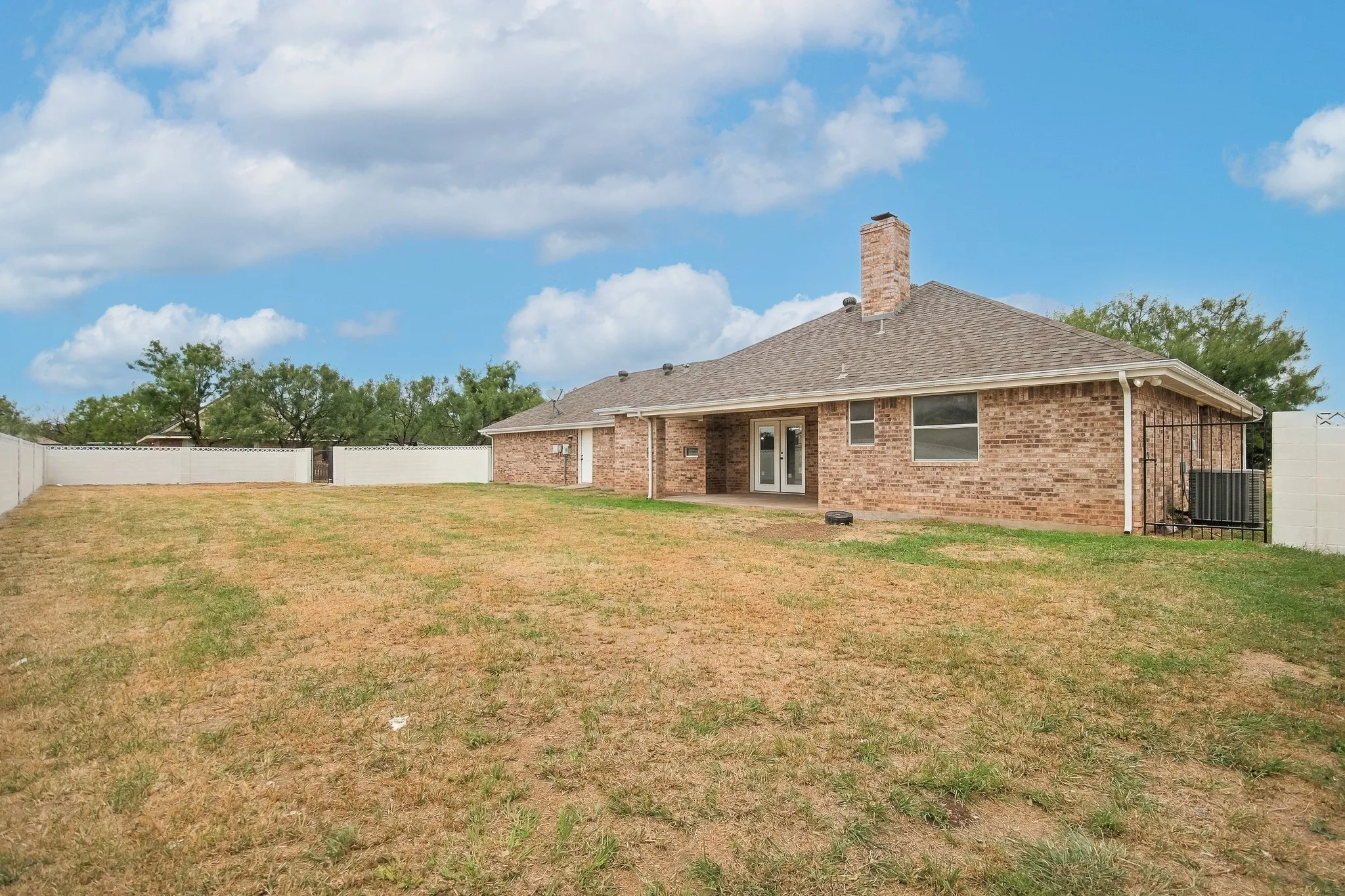 Single Family Residence For Sale in Taylor County , 158 Quaker Road, Abilene, Texas 79602, 3 Bedroom, 2 Bathroom, 2 Garage spaces, 1,863 Sqft, built in 2002, mls#21403072, Real Estate Agent in Abilene, Homes For Sale in Taylor county, Homes For Sale in Abilene, Realtor in Abilene Texas, Real Estate Brokerage Independent Realty Texas, Luminita Cordes Realtor