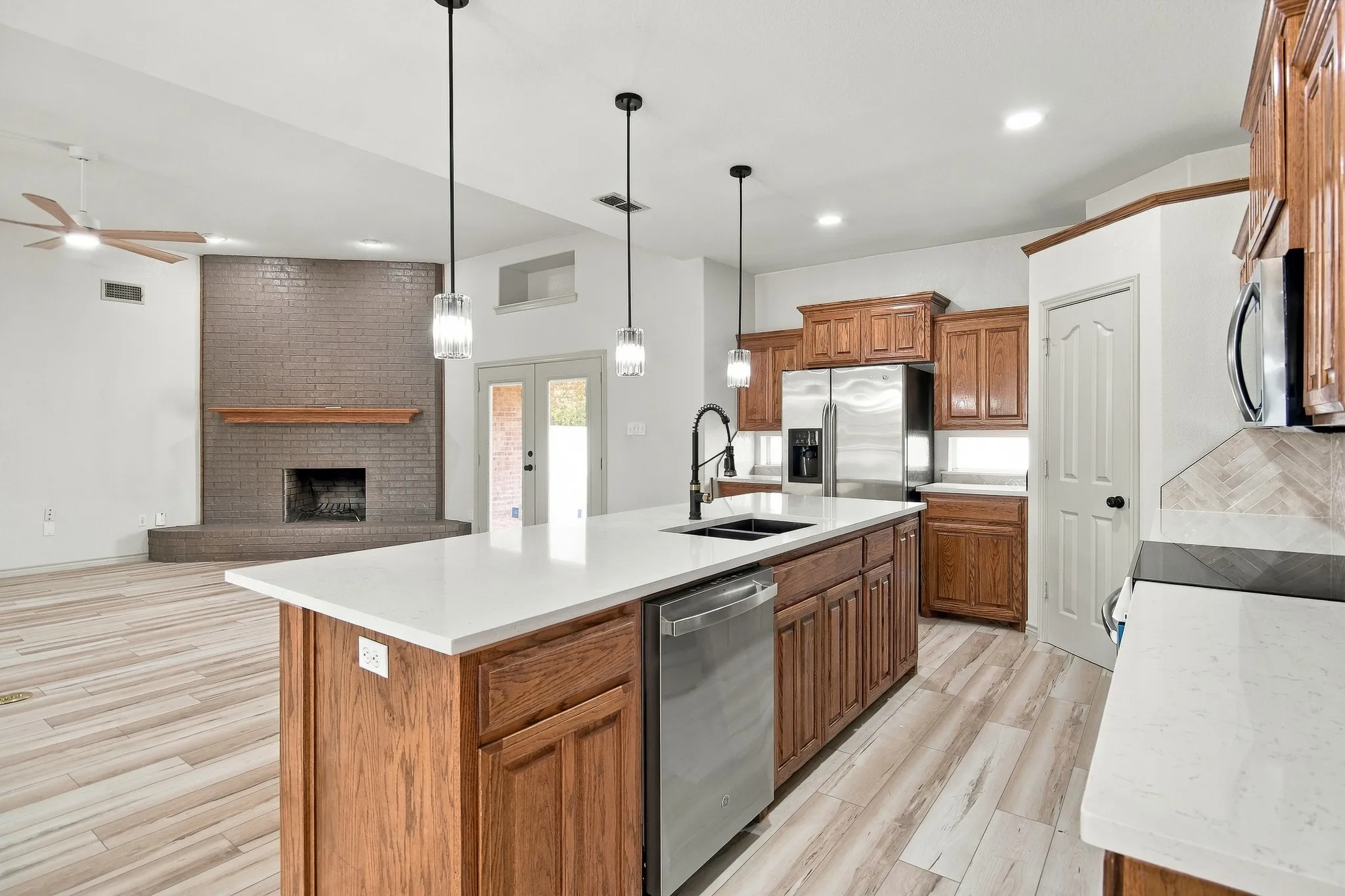 Single Family Residence For Sale in Taylor County , 158 Quaker Road, Abilene, Texas 79602, 3 Bedroom, 2 Bathroom, 2 Garage spaces, 1,863 Sqft, built in 2002, mls#21403072, Real Estate Agent in Abilene, Homes For Sale in Taylor county, Homes For Sale in Abilene, Realtor in Abilene Texas, Real Estate Brokerage Independent Realty Texas, Luminita Cordes Realtor