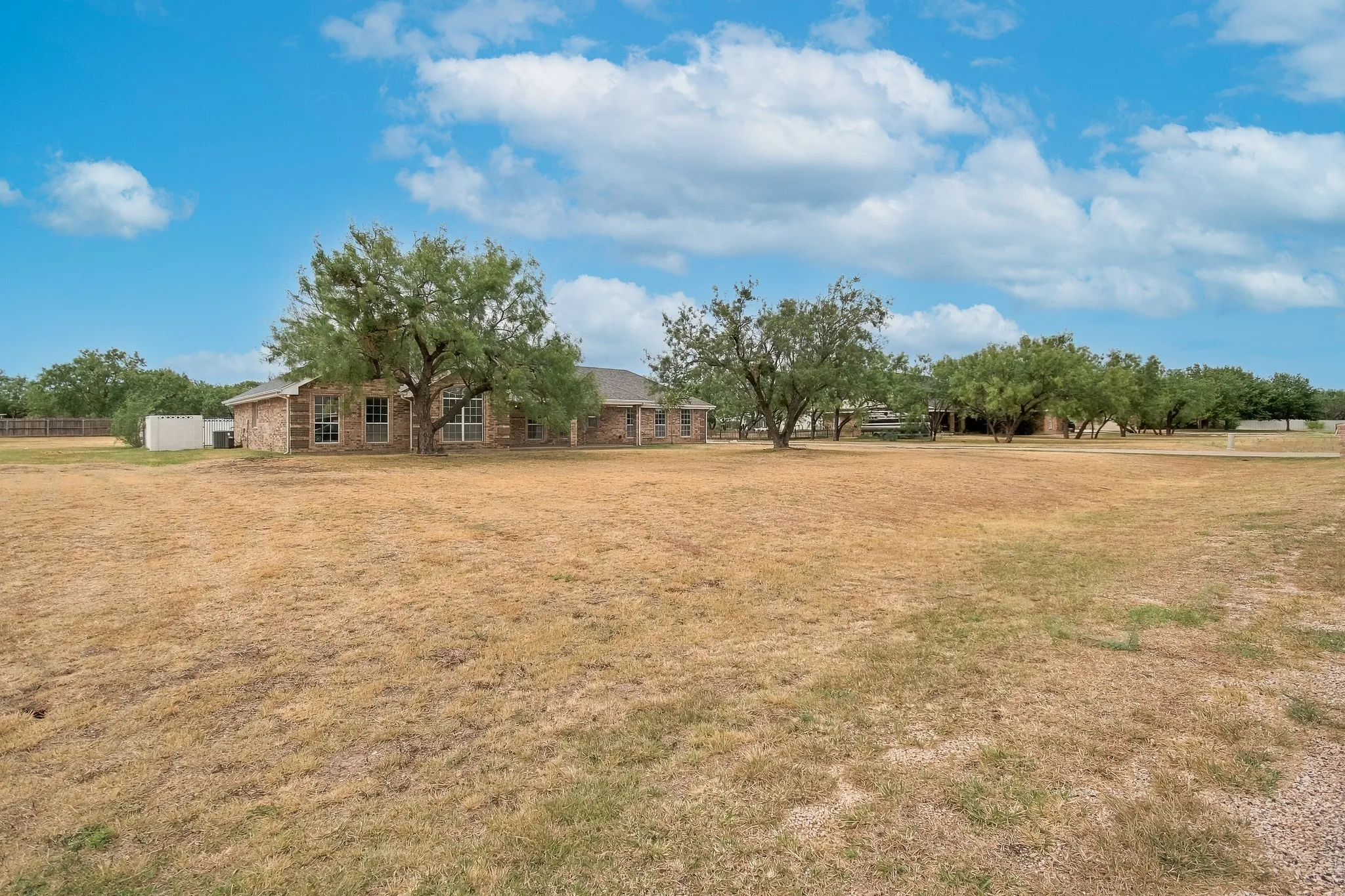 Single Family Residence For Sale in Taylor County , 158 Quaker Road, Abilene, Texas 79602, 3 Bedroom, 2 Bathroom, 2 Garage spaces, 1,863 Sqft, built in 2002, mls#21403072, Real Estate Agent in Abilene, Homes For Sale in Taylor county, Homes For Sale in Abilene, Realtor in Abilene Texas, Real Estate Brokerage Independent Realty Texas, Luminita Cordes Realtor