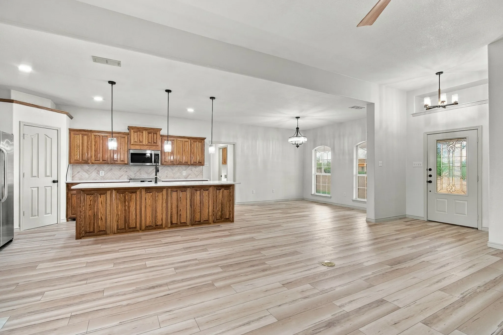 Single Family Residence For Sale in Taylor County , 158 Quaker Road, Abilene, Texas 79602, 3 Bedroom, 2 Bathroom, 2 Garage spaces, 1,863 Sqft, built in 2002, mls#21403072, Real Estate Agent in Abilene, Homes For Sale in Taylor county, Homes For Sale in Abilene, Realtor in Abilene Texas, Real Estate Brokerage Independent Realty Texas, Luminita Cordes Realtor