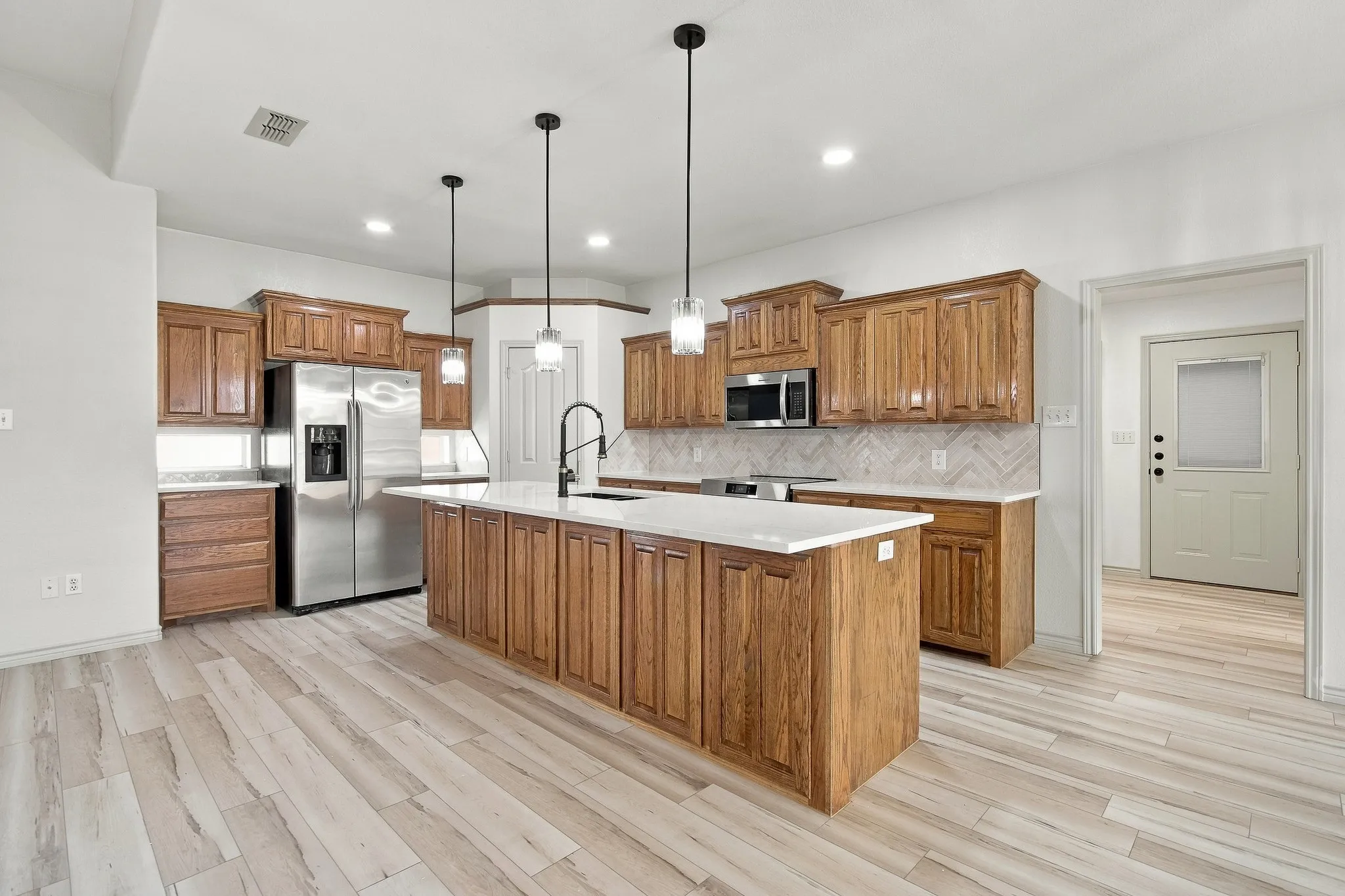 Single Family Residence For Sale in Taylor County , 158 Quaker Road, Abilene, Texas 79602, 3 Bedroom, 2 Bathroom, 2 Garage spaces, 1,863 Sqft, built in 2002, mls#21403072, Real Estate Agent in Abilene, Homes For Sale in Taylor county, Homes For Sale in Abilene, Realtor in Abilene Texas, Real Estate Brokerage Independent Realty Texas, Luminita Cordes Realtor
