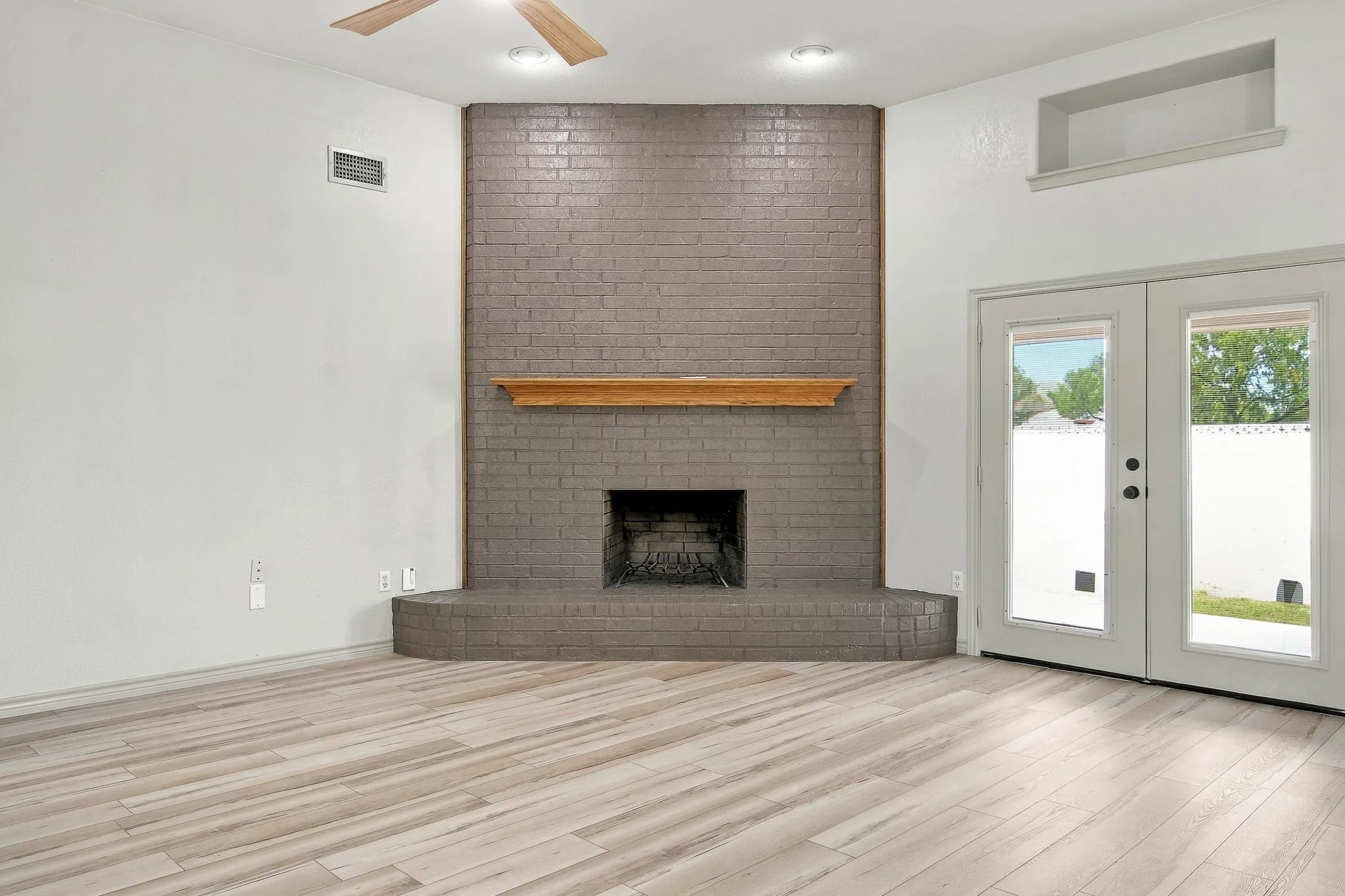 Single Family Residence For Sale in Taylor County , 158 Quaker Road, Abilene, Texas 79602, 3 Bedroom, 2 Bathroom, 2 Garage spaces, 1,863 Sqft, built in 2002, mls#21403072, Real Estate Agent in Abilene, Homes For Sale in Taylor county, Homes For Sale in Abilene, Realtor in Abilene Texas, Real Estate Brokerage Independent Realty Texas, Luminita Cordes Realtor