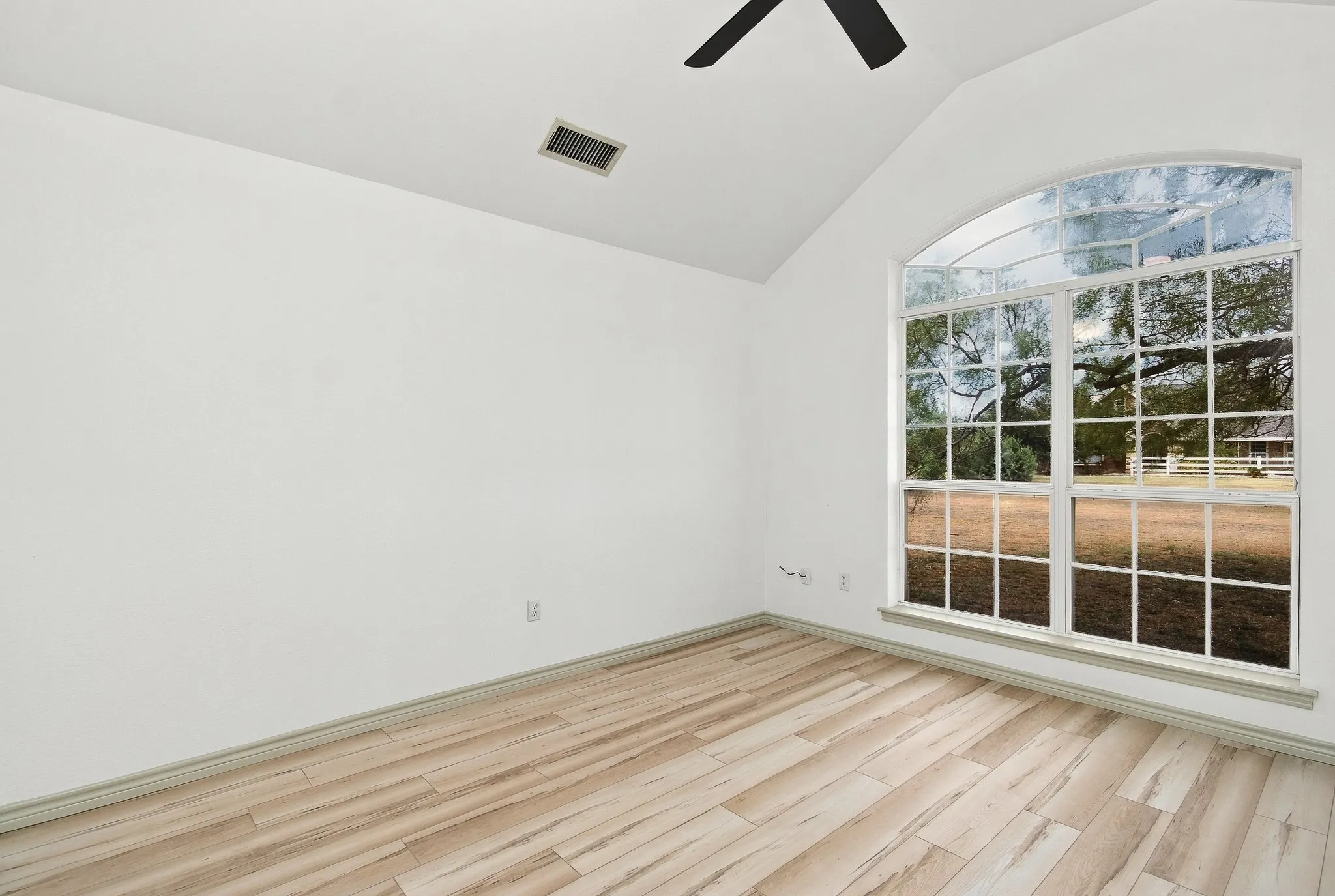 Single Family Residence For Sale in Taylor County , 158 Quaker Road, Abilene, Texas 79602, 3 Bedroom, 2 Bathroom, 2 Garage spaces, 1,863 Sqft, built in 2002, mls#21403072, Real Estate Agent in Abilene, Homes For Sale in Taylor county, Homes For Sale in Abilene, Realtor in Abilene Texas, Real Estate Brokerage Independent Realty Texas, Luminita Cordes Realtor