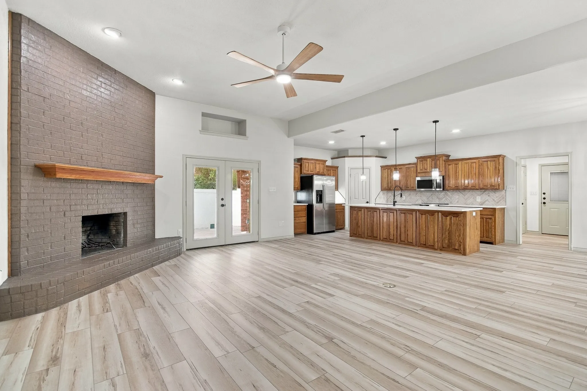 Single Family Residence For Sale in Taylor County , 158 Quaker Road, Abilene, Texas 79602, 3 Bedroom, 2 Bathroom, 2 Garage spaces, 1,863 Sqft, built in 2002, mls#21403072, Real Estate Agent in Abilene, Homes For Sale in Taylor county, Homes For Sale in Abilene, Realtor in Abilene Texas, Real Estate Brokerage Independent Realty Texas, Luminita Cordes Realtor