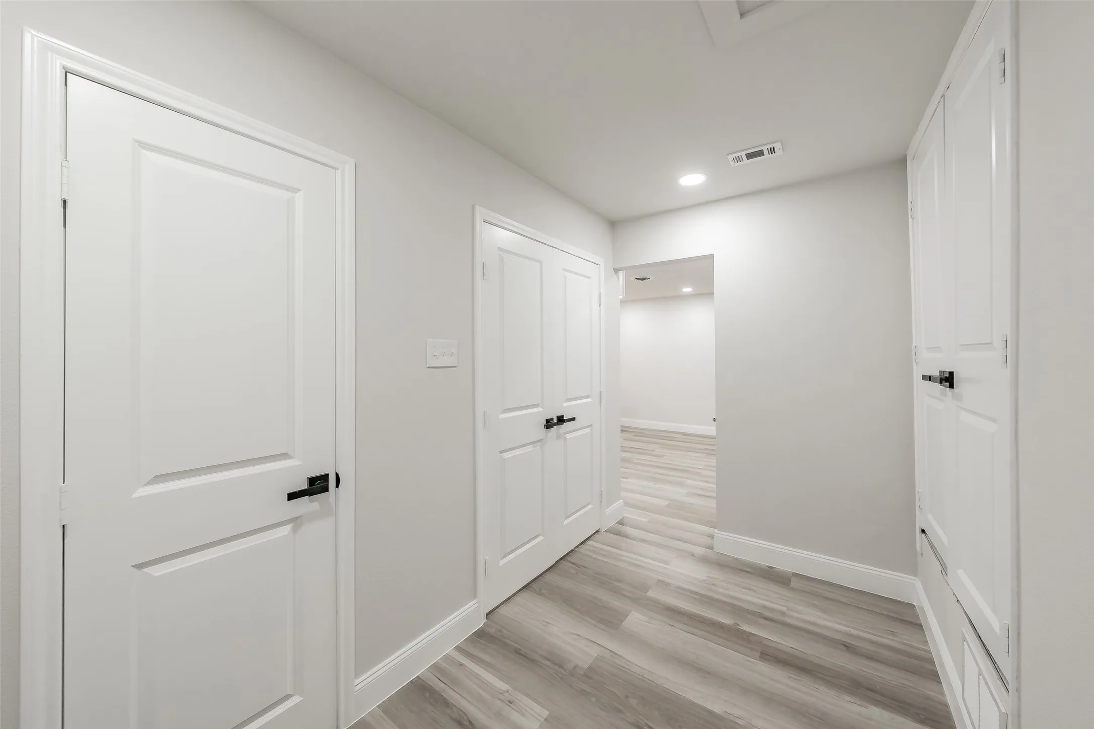 Single Family Residence For Sale in Tarrant County , 404 Simmons Drive, Hurst, Texas 76053, 4 Bedroom, 2 Bathroom, Garage spaces, 1,616 Sqft, built in 1960, mls#21403081, Real Estate Agent in Hurst, Homes For Sale in Tarrant county, Homes For Sale in Hurst, Realtor in Hurst Texas, Real Estate Brokerage Independent Realty Texas, Luminita Cordes Realtor