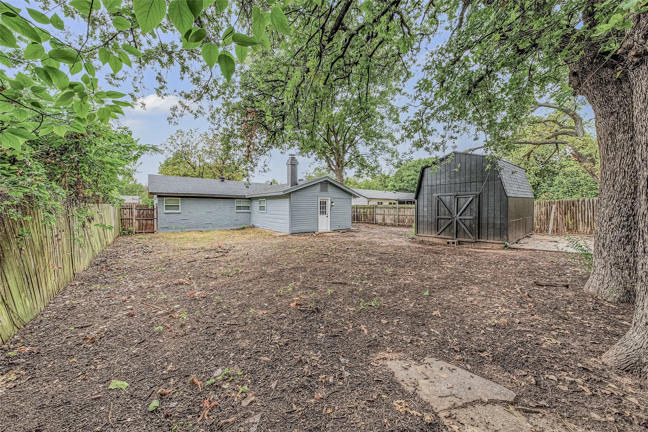Single Family Residence For Sale in Tarrant County , 404 Simmons Drive, Hurst, Texas 76053, 4 Bedroom, 2 Bathroom, Garage spaces, 1,616 Sqft, built in 1960, mls#21403081, Real Estate Agent in Hurst, Homes For Sale in Tarrant county, Homes For Sale in Hurst, Realtor in Hurst Texas, Real Estate Brokerage Independent Realty Texas, Luminita Cordes Realtor
