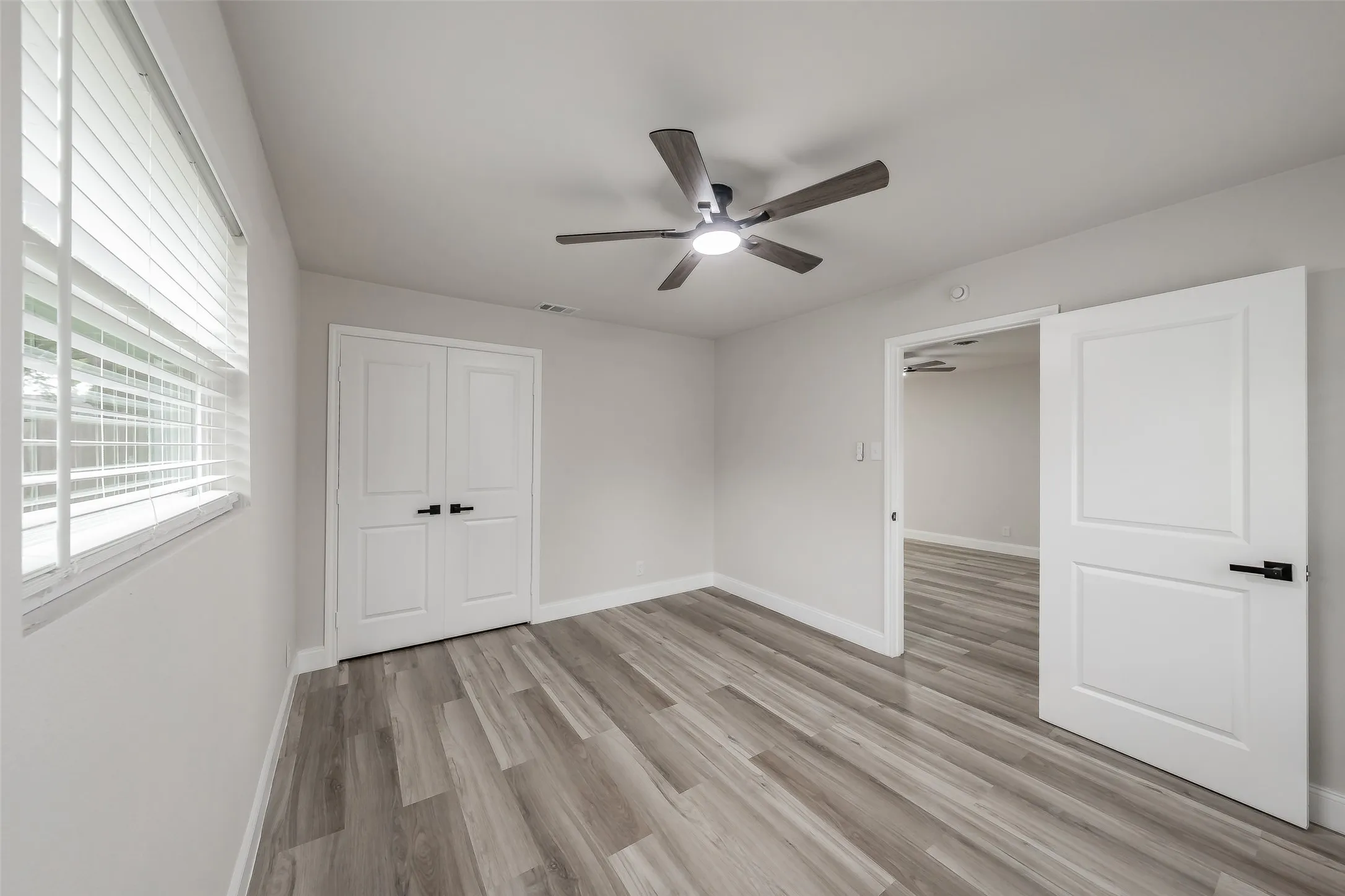 Single Family Residence For Sale in Tarrant County , 404 Simmons Drive, Hurst, Texas 76053, 4 Bedroom, 2 Bathroom, Garage spaces, 1,616 Sqft, built in 1960, mls#21403081, Real Estate Agent in Hurst, Homes For Sale in Tarrant county, Homes For Sale in Hurst, Realtor in Hurst Texas, Real Estate Brokerage Independent Realty Texas, Luminita Cordes Realtor
