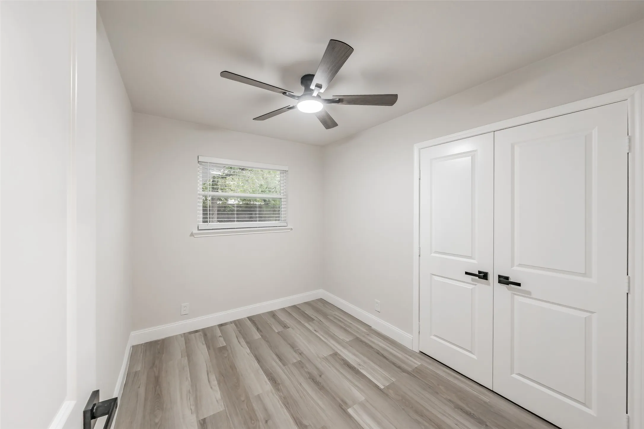 Single Family Residence For Sale in Tarrant County , 404 Simmons Drive, Hurst, Texas 76053, 4 Bedroom, 2 Bathroom, Garage spaces, 1,616 Sqft, built in 1960, mls#21403081, Real Estate Agent in Hurst, Homes For Sale in Tarrant county, Homes For Sale in Hurst, Realtor in Hurst Texas, Real Estate Brokerage Independent Realty Texas, Luminita Cordes Realtor