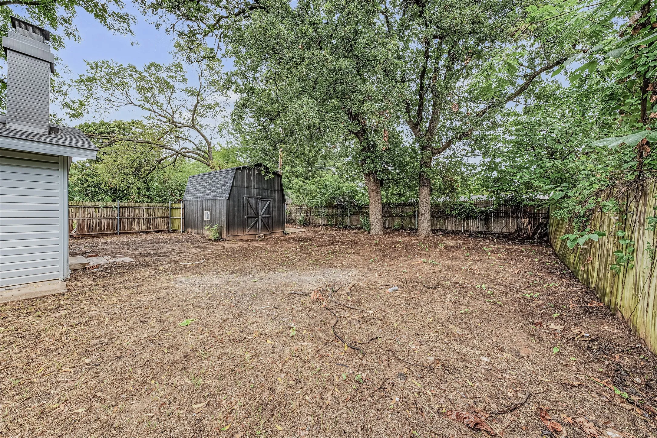 Single Family Residence For Sale in Tarrant County , 404 Simmons Drive, Hurst, Texas 76053, 4 Bedroom, 2 Bathroom, Garage spaces, 1,616 Sqft, built in 1960, mls#21403081, Real Estate Agent in Hurst, Homes For Sale in Tarrant county, Homes For Sale in Hurst, Realtor in Hurst Texas, Real Estate Brokerage Independent Realty Texas, Luminita Cordes Realtor