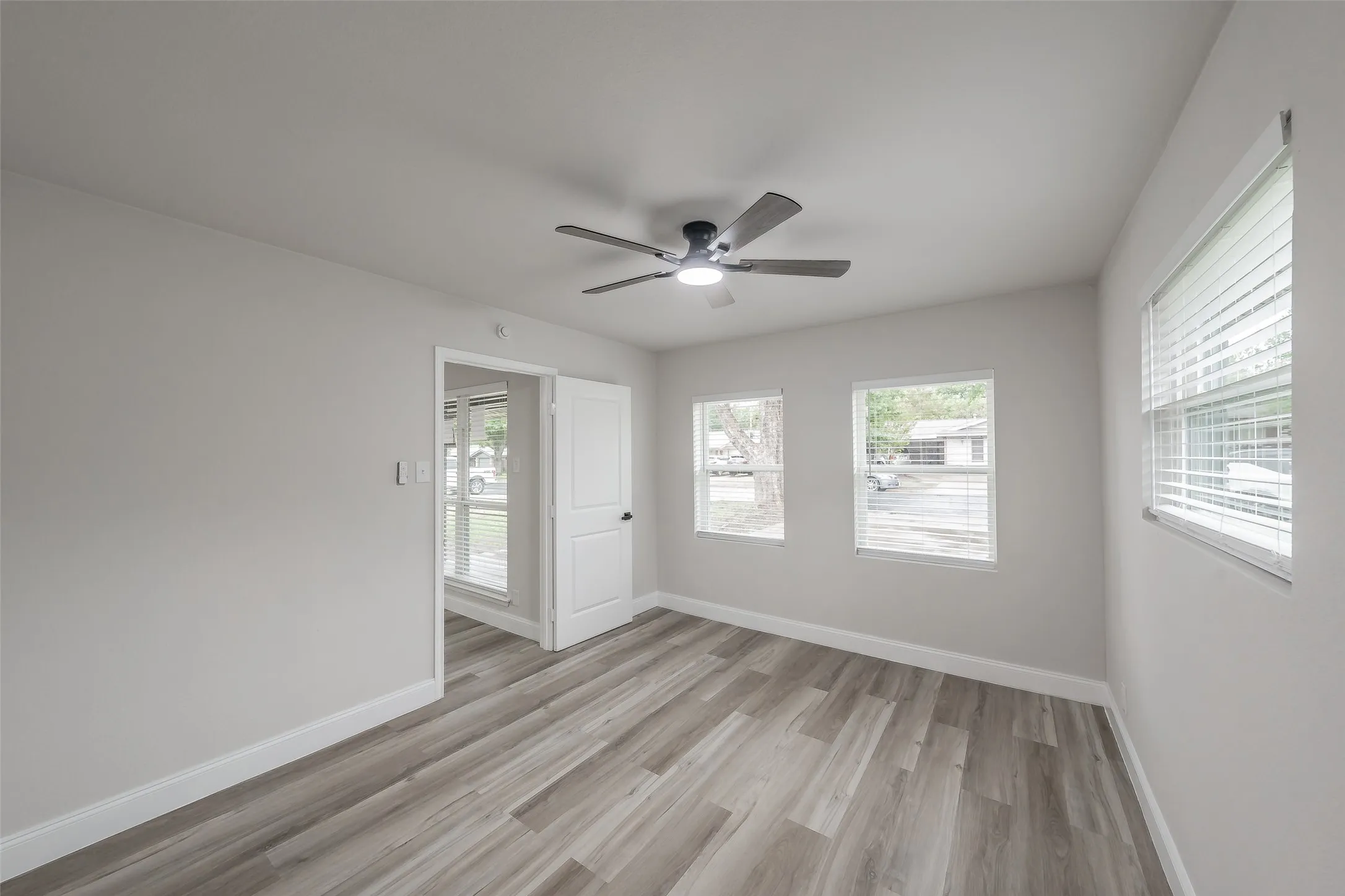 Single Family Residence For Sale in Tarrant County , 404 Simmons Drive, Hurst, Texas 76053, 4 Bedroom, 2 Bathroom, Garage spaces, 1,616 Sqft, built in 1960, mls#21403081, Real Estate Agent in Hurst, Homes For Sale in Tarrant county, Homes For Sale in Hurst, Realtor in Hurst Texas, Real Estate Brokerage Independent Realty Texas, Luminita Cordes Realtor