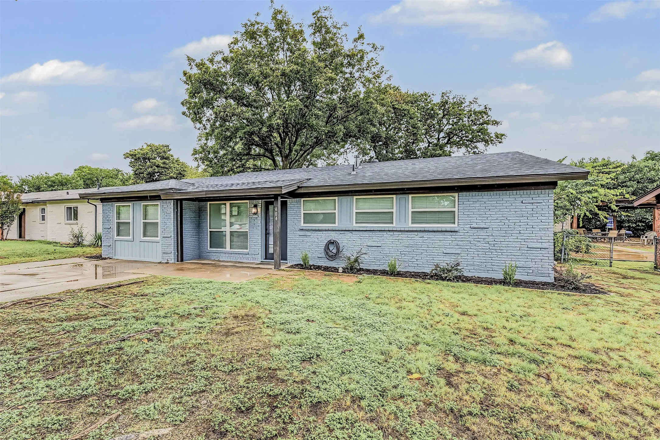 Single Family Residence For Sale in Tarrant County , 404 Simmons Drive, Hurst, Texas 76053, 4 Bedroom, 2 Bathroom, Garage spaces, 1,616 Sqft, built in 1960, mls#21403081, Real Estate Agent in Hurst, Homes For Sale in Tarrant county, Homes For Sale in Hurst, Realtor in Hurst Texas, Real Estate Brokerage Independent Realty Texas, Luminita Cordes Realtor