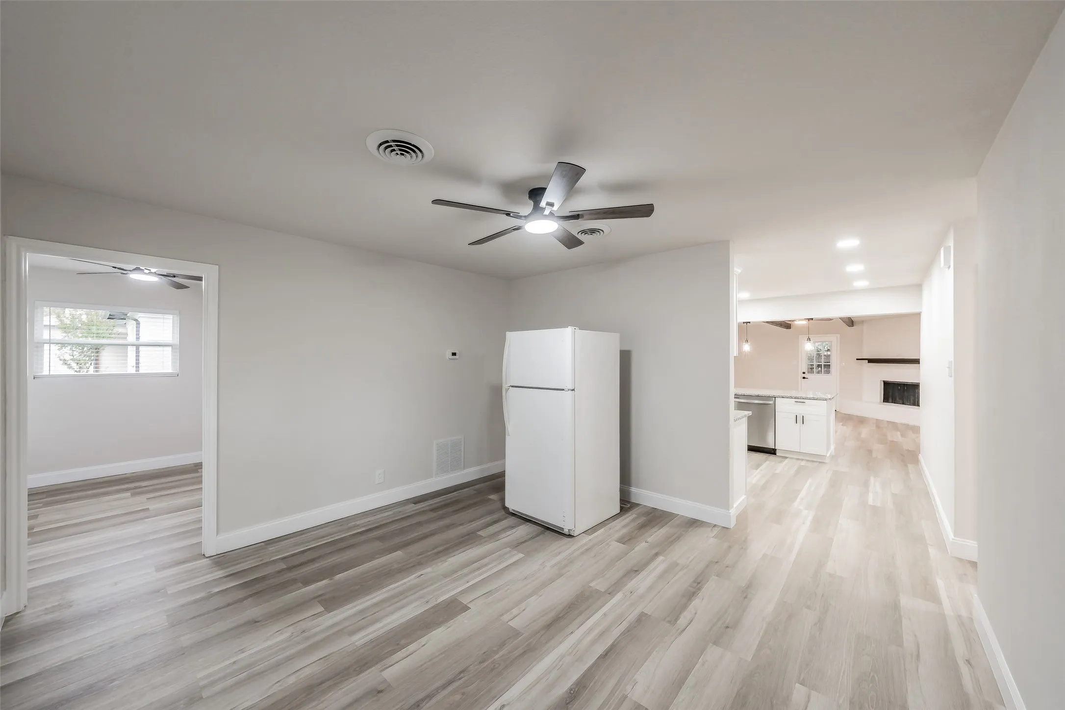 Single Family Residence For Sale in Tarrant County , 404 Simmons Drive, Hurst, Texas 76053, 4 Bedroom, 2 Bathroom, Garage spaces, 1,616 Sqft, built in 1960, mls#21403081, Real Estate Agent in Hurst, Homes For Sale in Tarrant county, Homes For Sale in Hurst, Realtor in Hurst Texas, Real Estate Brokerage Independent Realty Texas, Luminita Cordes Realtor
