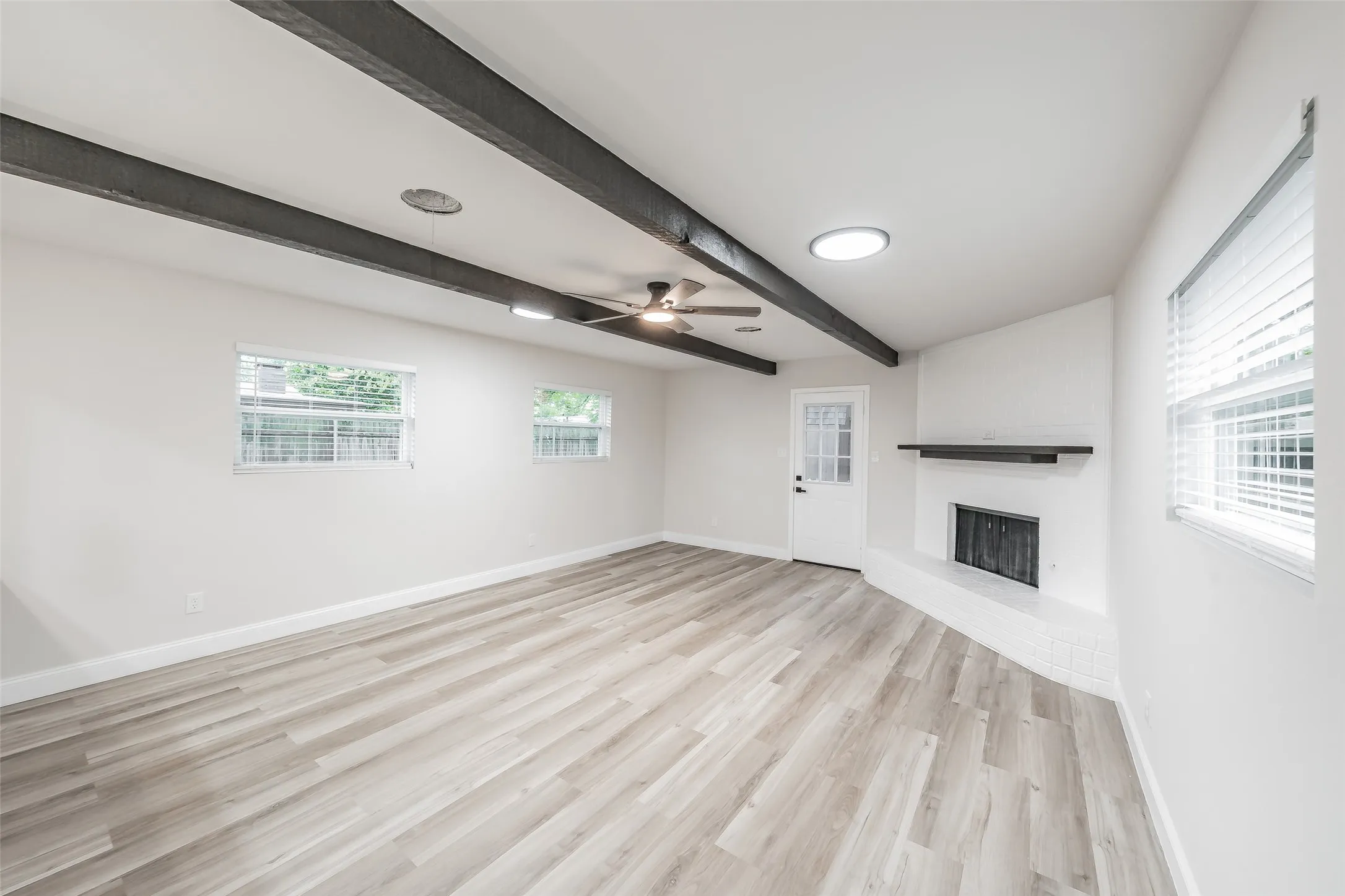 Single Family Residence For Sale in Tarrant County , 404 Simmons Drive, Hurst, Texas 76053, 4 Bedroom, 2 Bathroom, Garage spaces, 1,616 Sqft, built in 1960, mls#21403081, Real Estate Agent in Hurst, Homes For Sale in Tarrant county, Homes For Sale in Hurst, Realtor in Hurst Texas, Real Estate Brokerage Independent Realty Texas, Luminita Cordes Realtor