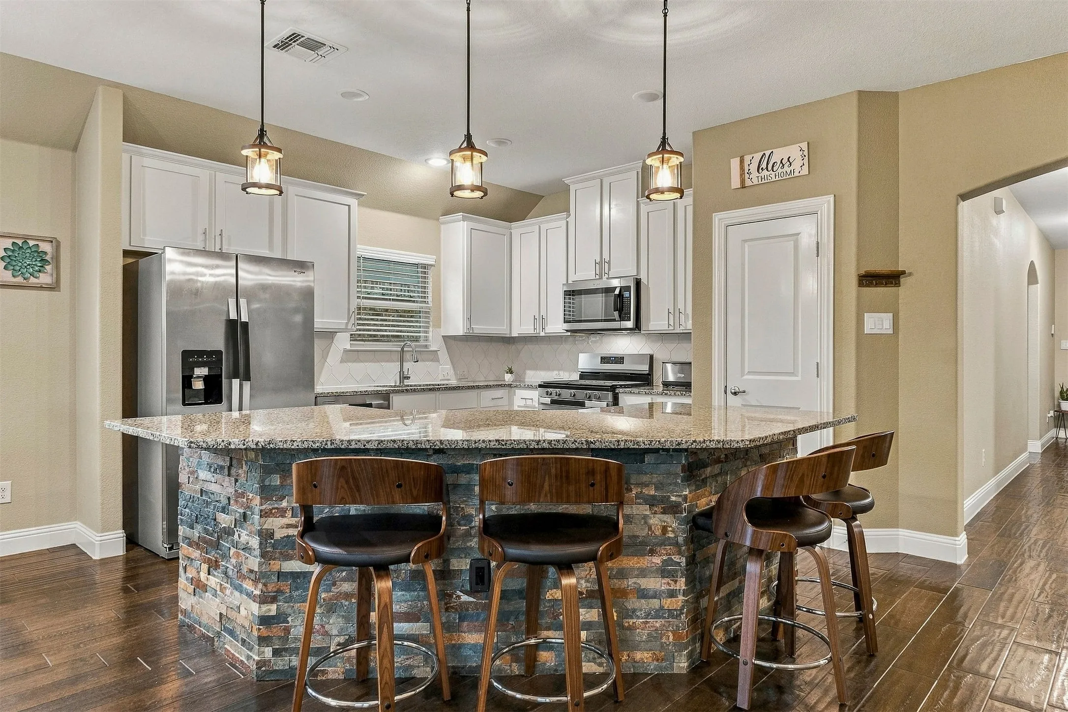 Single Family Residence For Sale in Denton County , 3013 Denver Avenue, Aubrey, Texas 76227, 3 Bedroom, 2 Bathroom, 2 Garage spaces, 1,701 Sqft, built in 2020, mls#21402788, Real Estate Agent in Aubrey, Homes For Sale in Denton county, Homes For Sale in Aubrey, Realtor in Aubrey Texas, Real Estate Brokerage Independent Realty Texas, Luminita Cordes Realtor