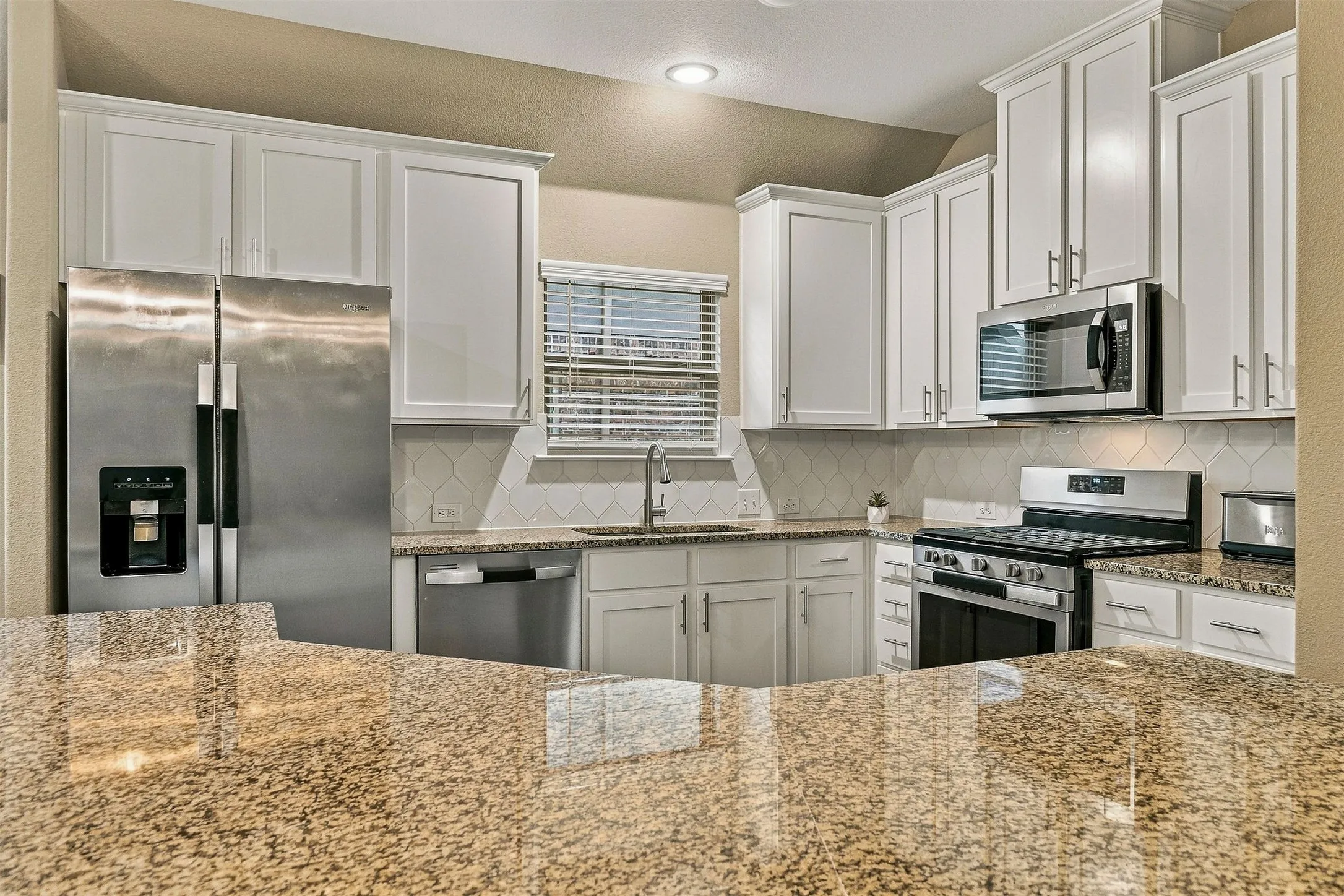Single Family Residence For Sale in Denton County , 3013 Denver Avenue, Aubrey, Texas 76227, 3 Bedroom, 2 Bathroom, 2 Garage spaces, 1,701 Sqft, built in 2020, mls#21402788, Real Estate Agent in Aubrey, Homes For Sale in Denton county, Homes For Sale in Aubrey, Realtor in Aubrey Texas, Real Estate Brokerage Independent Realty Texas, Luminita Cordes Realtor
