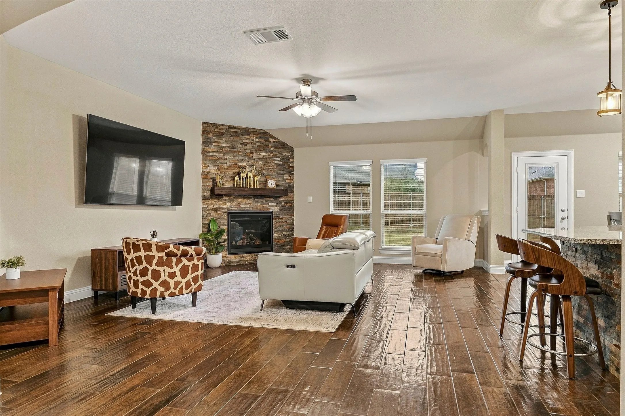 Single Family Residence For Sale in Denton County , 3013 Denver Avenue, Aubrey, Texas 76227, 3 Bedroom, 2 Bathroom, 2 Garage spaces, 1,701 Sqft, built in 2020, mls#21402788, Real Estate Agent in Aubrey, Homes For Sale in Denton county, Homes For Sale in Aubrey, Realtor in Aubrey Texas, Real Estate Brokerage Independent Realty Texas, Luminita Cordes Realtor