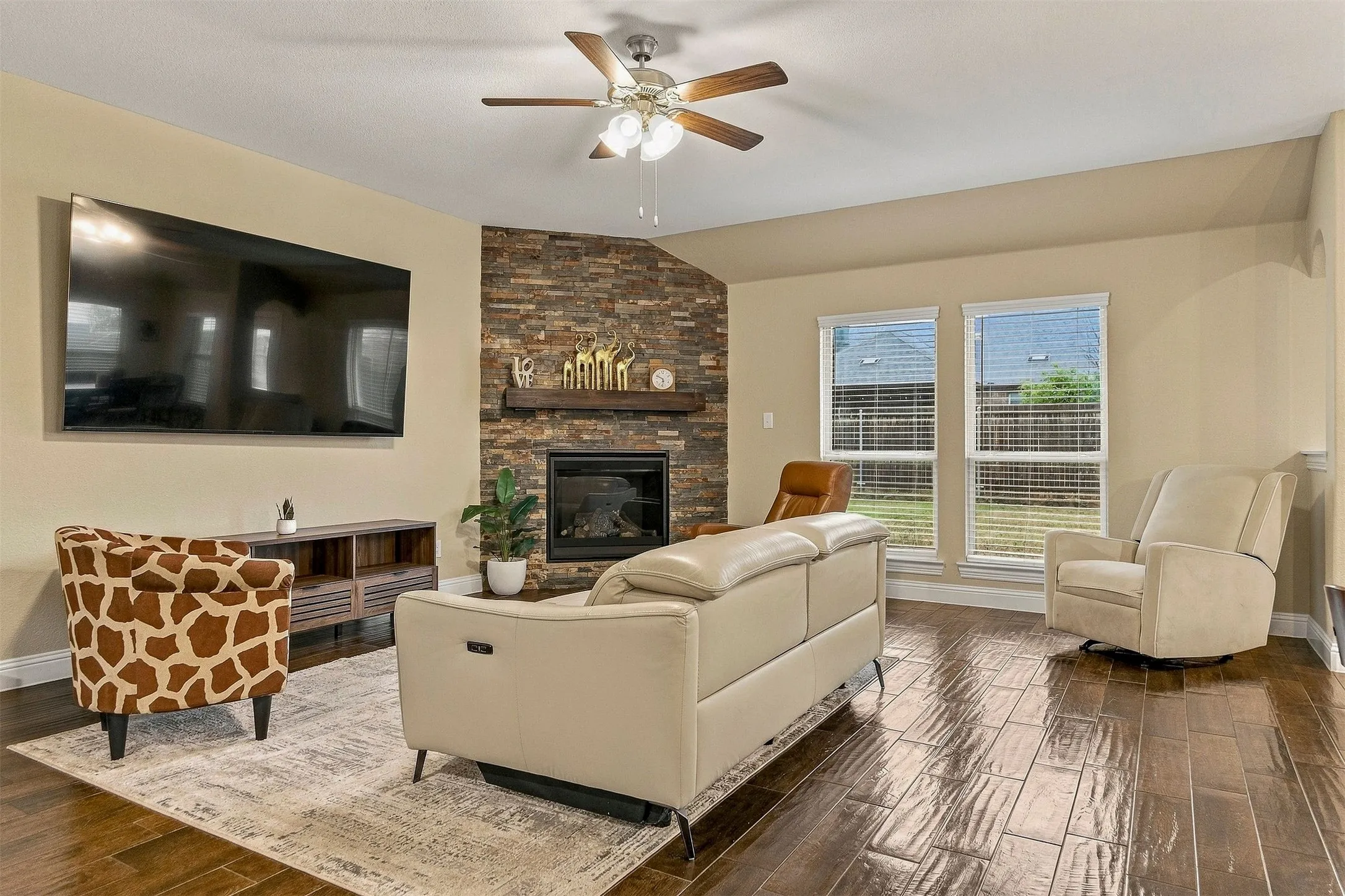 Single Family Residence For Sale in Denton County , 3013 Denver Avenue, Aubrey, Texas 76227, 3 Bedroom, 2 Bathroom, 2 Garage spaces, 1,701 Sqft, built in 2020, mls#21402788, Real Estate Agent in Aubrey, Homes For Sale in Denton county, Homes For Sale in Aubrey, Realtor in Aubrey Texas, Real Estate Brokerage Independent Realty Texas, Luminita Cordes Realtor