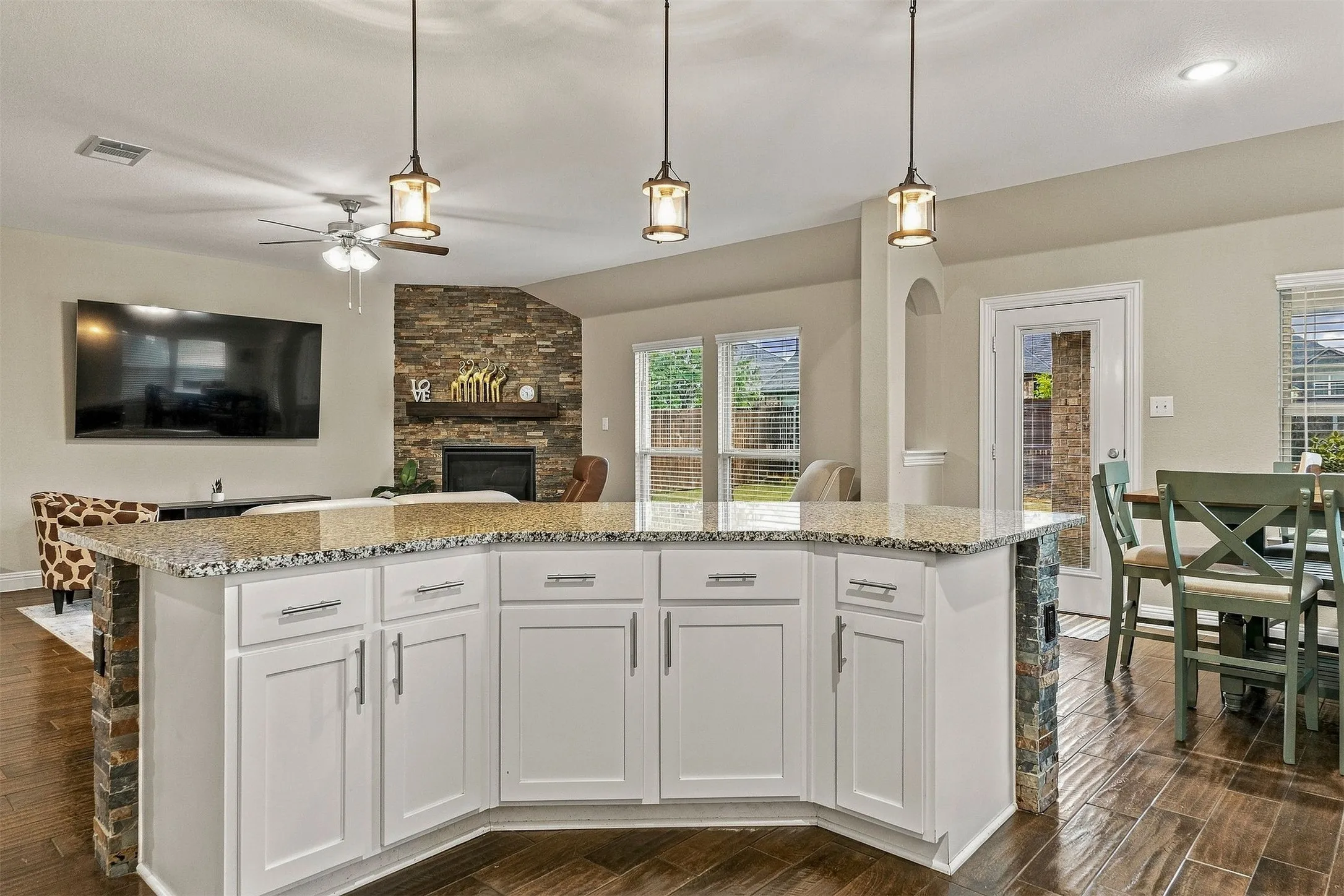 Single Family Residence For Sale in Denton County , 3013 Denver Avenue, Aubrey, Texas 76227, 3 Bedroom, 2 Bathroom, 2 Garage spaces, 1,701 Sqft, built in 2020, mls#21402788, Real Estate Agent in Aubrey, Homes For Sale in Denton county, Homes For Sale in Aubrey, Realtor in Aubrey Texas, Real Estate Brokerage Independent Realty Texas, Luminita Cordes Realtor