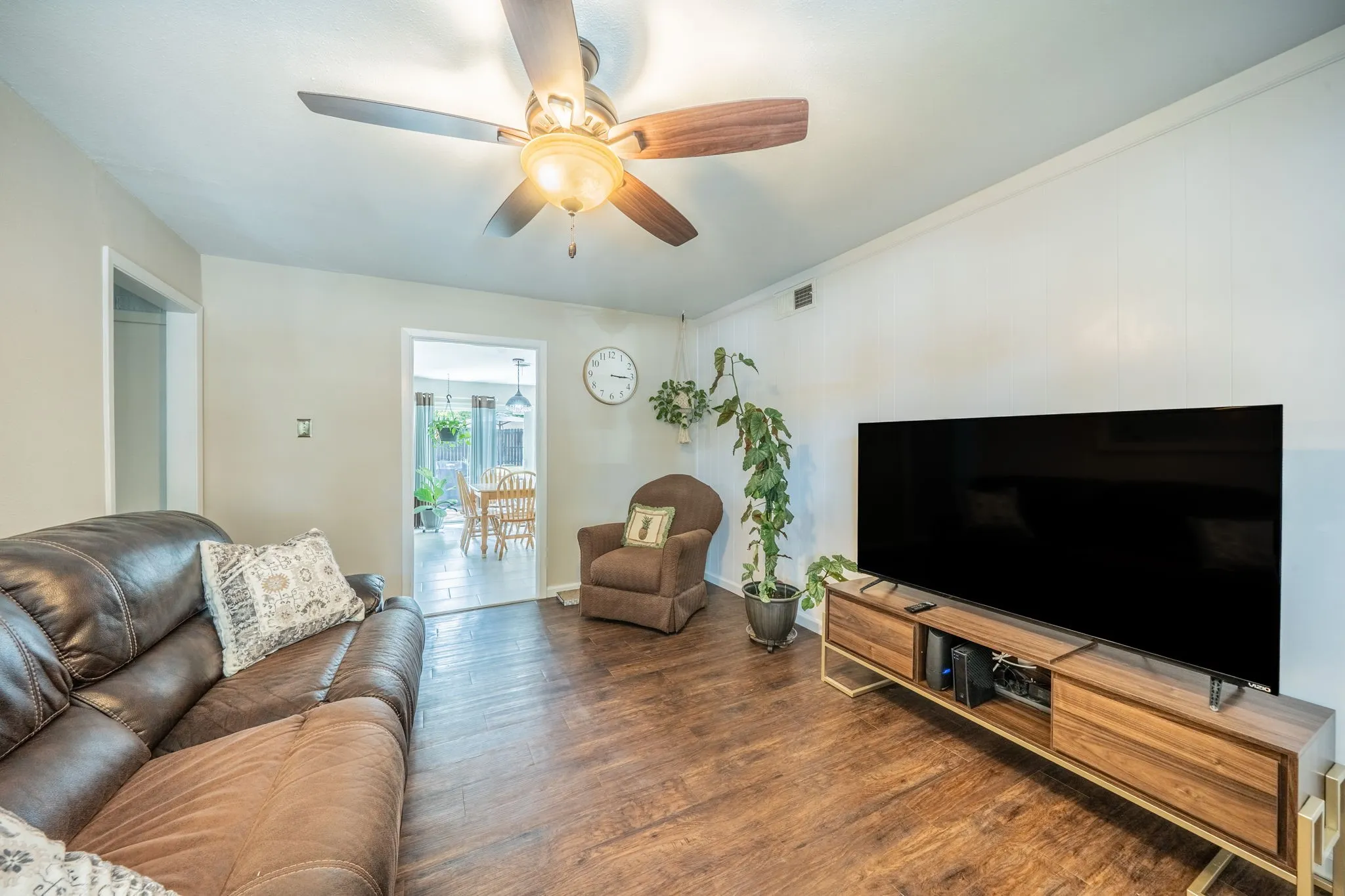 Single Family Residence For Sale in Dallas County , 506 Dover Drive, Richardson, Texas 75080, 3 Bedroom, 2 Bathroom, 1 Garage spaces, 1,491 Sqft, built in 1959, mls#21402458, Real Estate Agent in Richardson, Homes For Sale in Dallas county, Homes For Sale in Richardson, Realtor in Richardson Texas, Real Estate Brokerage Independent Realty Texas, Luminita Cordes Realtor