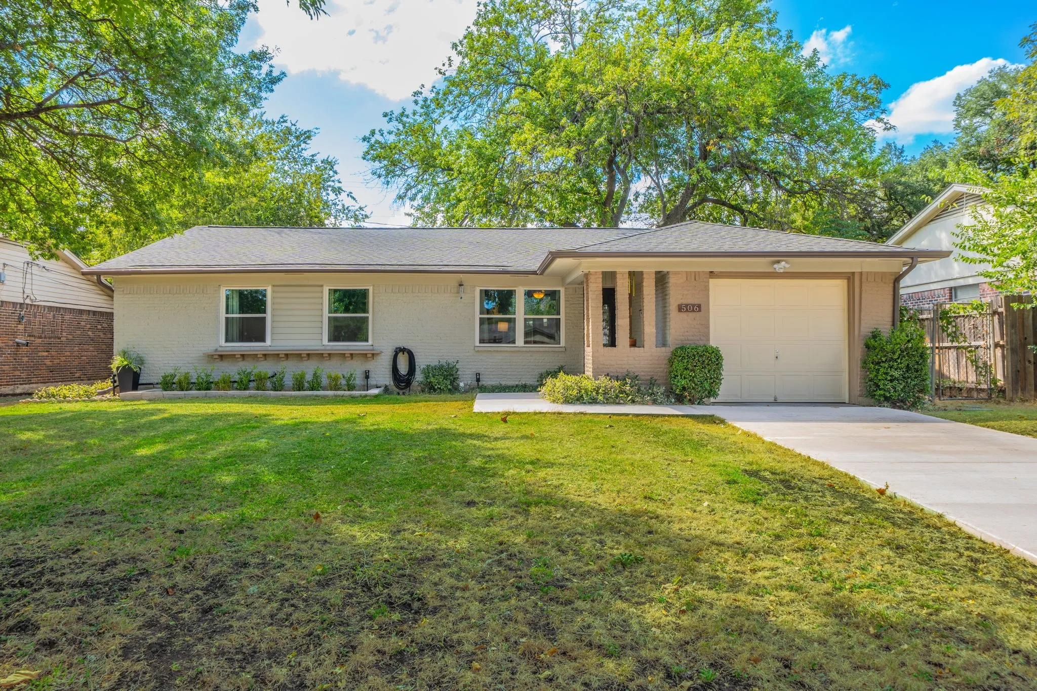 Single Family Residence For Sale in Dallas County , 506 Dover Drive, Richardson, Texas 75080, 3 Bedroom, 2 Bathroom, 1 Garage spaces, 1,491 Sqft, built in 1959, mls#21402458, Real Estate Agent in Richardson, Homes For Sale in Dallas county, Homes For Sale in Richardson, Realtor in Richardson Texas, Real Estate Brokerage Independent Realty Texas, Luminita Cordes Realtor