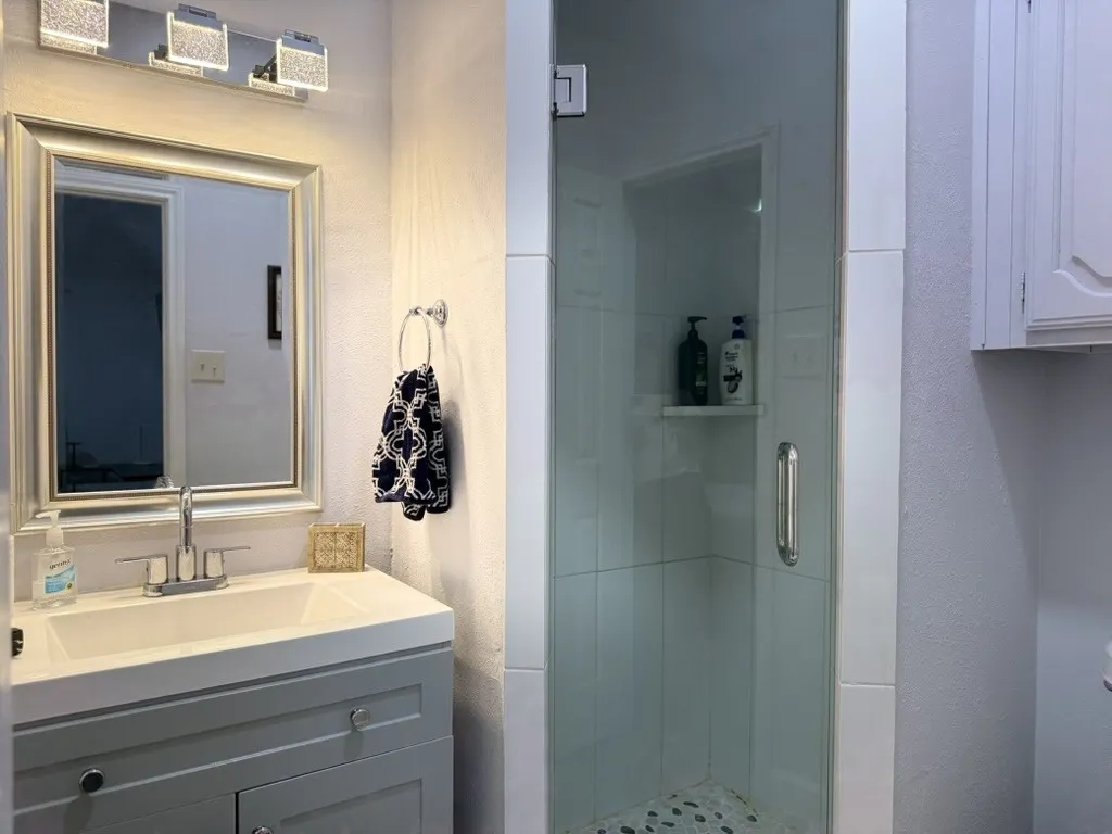 Condominium For Rent in Dallas County , 2835 Keller Springs Road 103, Carrollton, Texas 75006, 2 Bedroom, 3 Bathroom, Garage spaces, 1,225 Sqft, built in 1982, mls#21403035, Real Estate Agent in Carrollton, Homes For Rent in Dallas county, Homes For Rent in Carrollton, Realtor in Carrollton Texas, Real Estate Brokerage Independent Realty Texas, Luminita Cordes Realtor