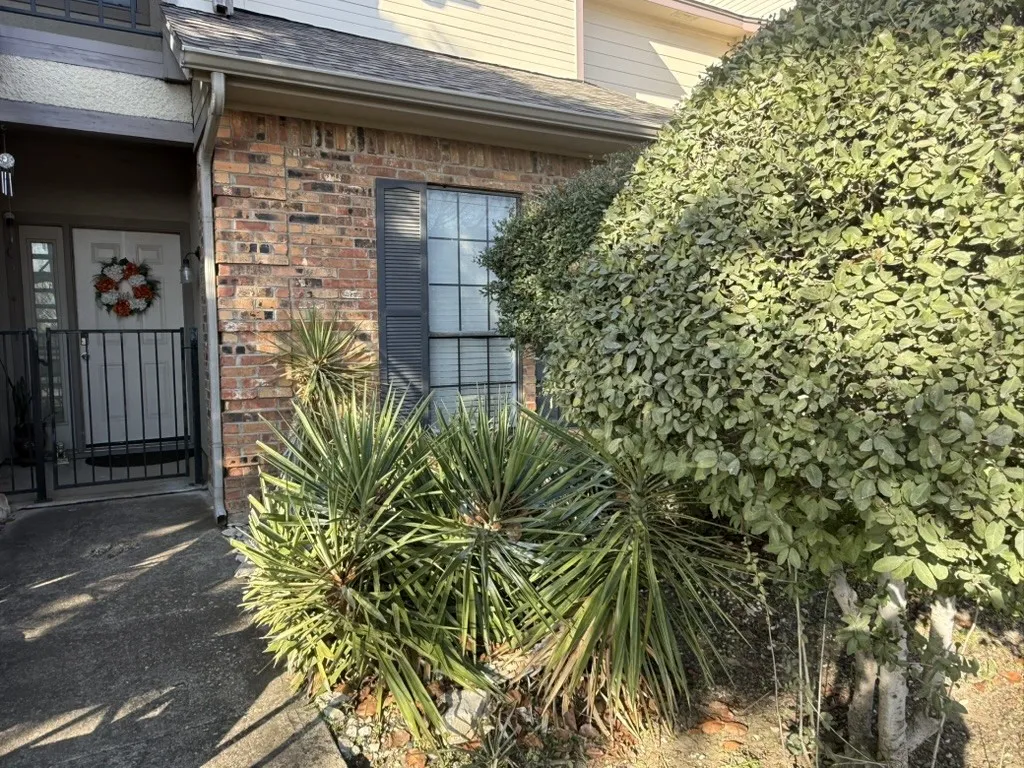 Condominium For Rent in Dallas County , 2835 Keller Springs Road 103, Carrollton, Texas 75006, 2 Bedroom, 3 Bathroom, Garage spaces, 1,225 Sqft, built in 1982, mls#21403035, Real Estate Agent in Carrollton, Homes For Rent in Dallas county, Homes For Rent in Carrollton, Realtor in Carrollton Texas, Real Estate Brokerage Independent Realty Texas, Luminita Cordes Realtor