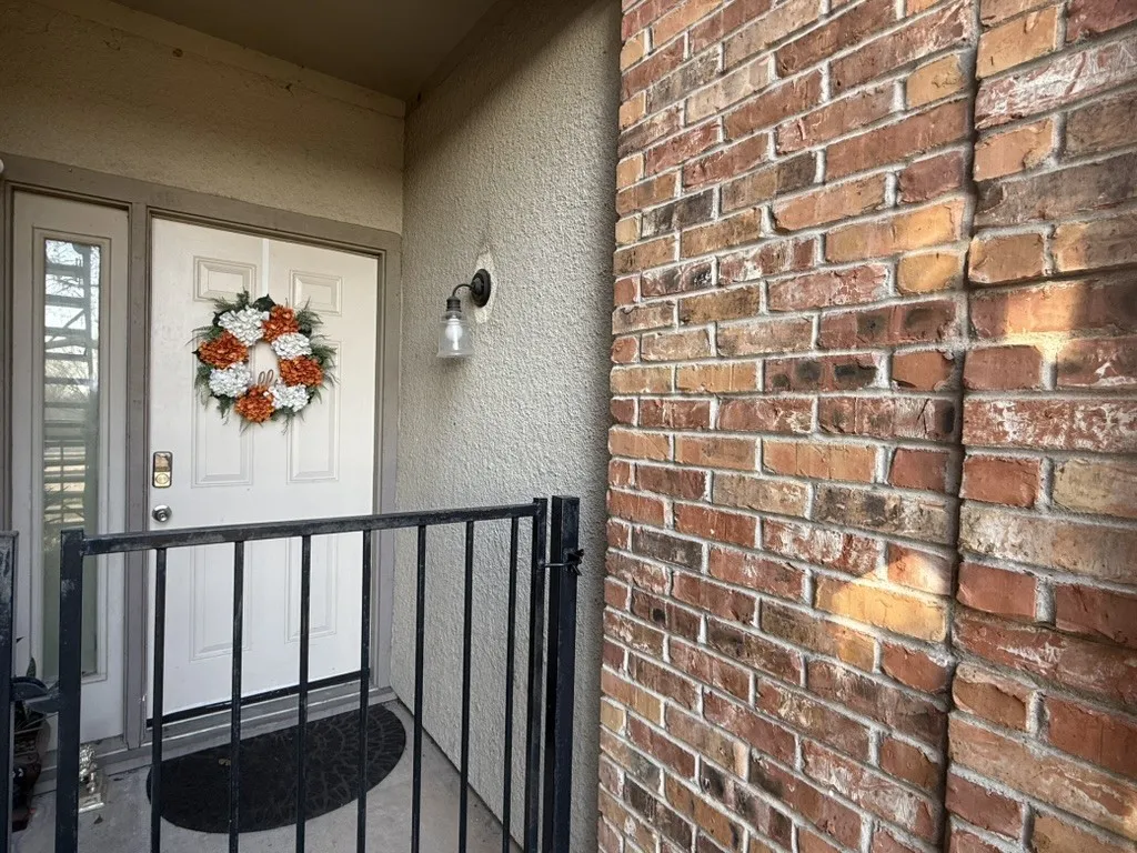 Condominium For Rent in Dallas County , 2835 Keller Springs Road 103, Carrollton, Texas 75006, 2 Bedroom, 3 Bathroom, Garage spaces, 1,225 Sqft, built in 1982, mls#21403035, Real Estate Agent in Carrollton, Homes For Rent in Dallas county, Homes For Rent in Carrollton, Realtor in Carrollton Texas, Real Estate Brokerage Independent Realty Texas, Luminita Cordes Realtor
