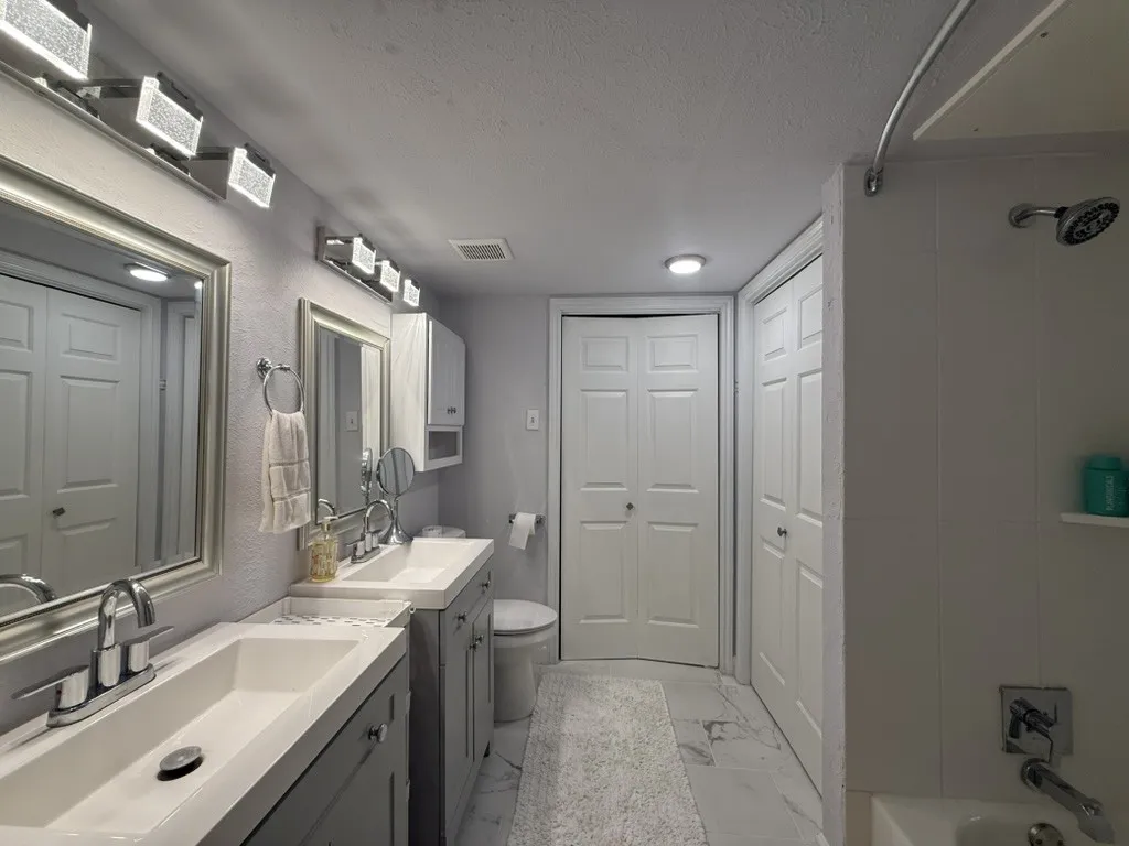 Condominium For Rent in Dallas County , 2835 Keller Springs Road 103, Carrollton, Texas 75006, 2 Bedroom, 3 Bathroom, Garage spaces, 1,225 Sqft, built in 1982, mls#21403035, Real Estate Agent in Carrollton, Homes For Rent in Dallas county, Homes For Rent in Carrollton, Realtor in Carrollton Texas, Real Estate Brokerage Independent Realty Texas, Luminita Cordes Realtor
