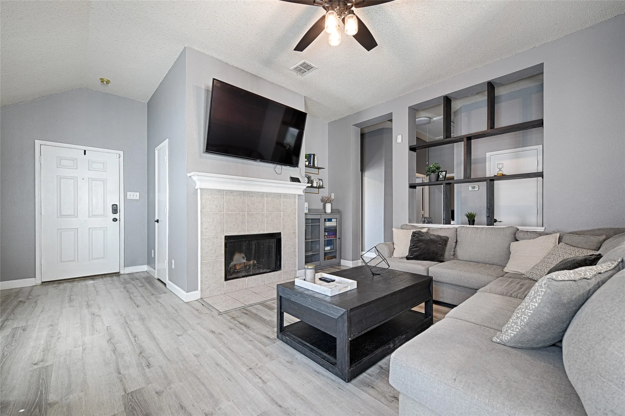 Single Family Residence For Rent in Tarrant County , 903 Gillon Drive, Arlington, Texas 76001, 3 Bedroom, 2 Bathroom, 2 Garage spaces, 1,410 Sqft, built in 2001, mls#21403100, Real Estate Agent in Arlington, Homes For Rent in Tarrant county, Homes For Rent in Arlington, Realtor in Arlington Texas, Real Estate Brokerage Independent Realty Texas, Luminita Cordes Realtor
