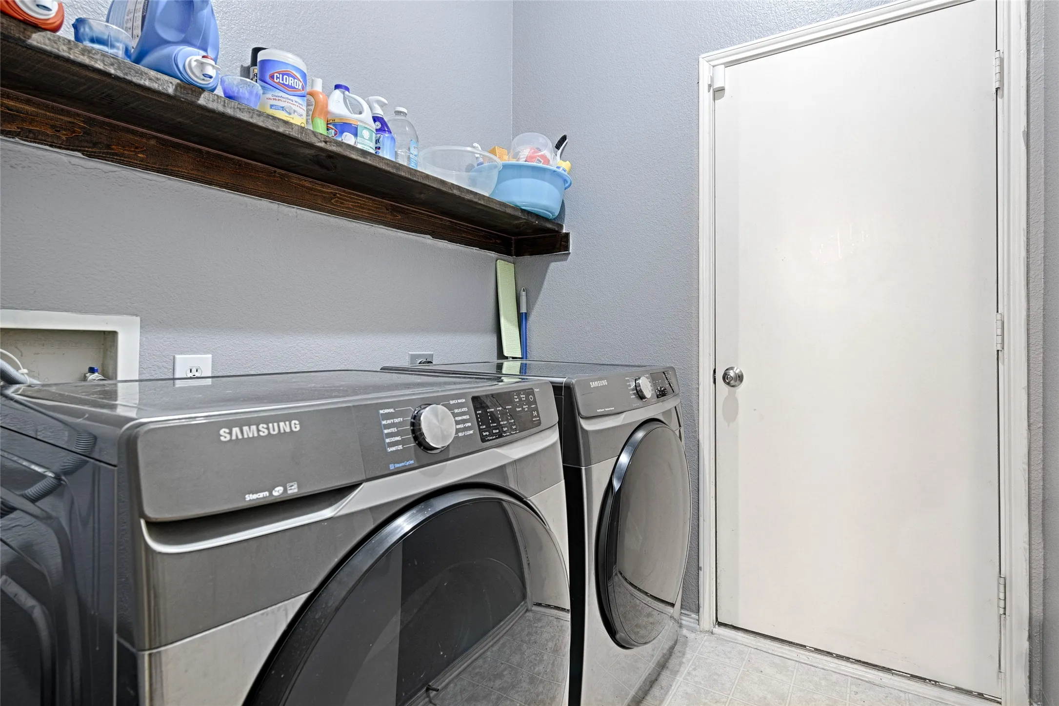 Single Family Residence For Rent in Tarrant County , 903 Gillon Drive, Arlington, Texas 76001, 3 Bedroom, 2 Bathroom, 2 Garage spaces, 1,410 Sqft, built in 2001, mls#21403100, Real Estate Agent in Arlington, Homes For Rent in Tarrant county, Homes For Rent in Arlington, Realtor in Arlington Texas, Real Estate Brokerage Independent Realty Texas, Luminita Cordes Realtor