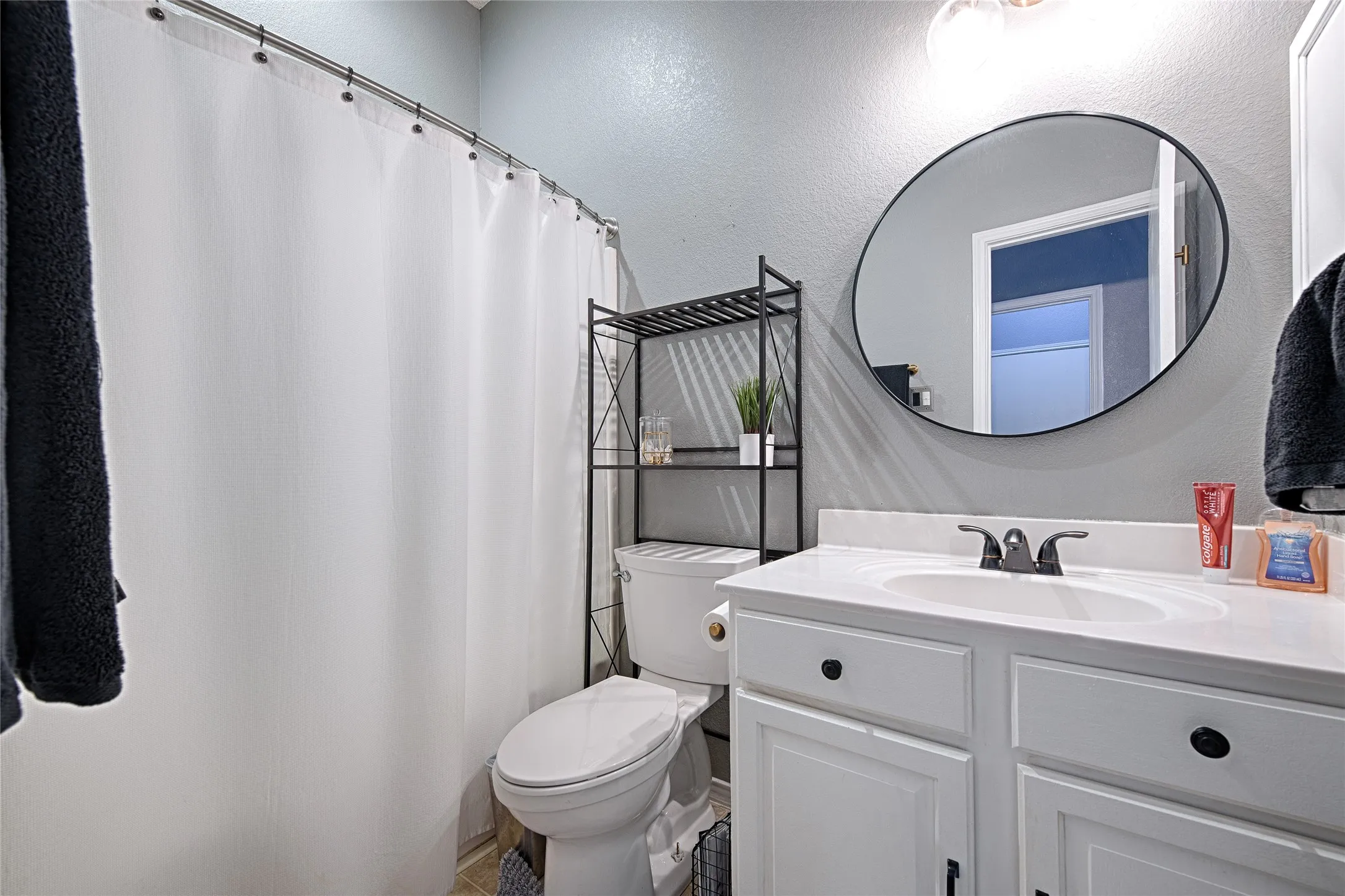 Single Family Residence For Rent in Tarrant County , 903 Gillon Drive, Arlington, Texas 76001, 3 Bedroom, 2 Bathroom, 2 Garage spaces, 1,410 Sqft, built in 2001, mls#21403100, Real Estate Agent in Arlington, Homes For Rent in Tarrant county, Homes For Rent in Arlington, Realtor in Arlington Texas, Real Estate Brokerage Independent Realty Texas, Luminita Cordes Realtor