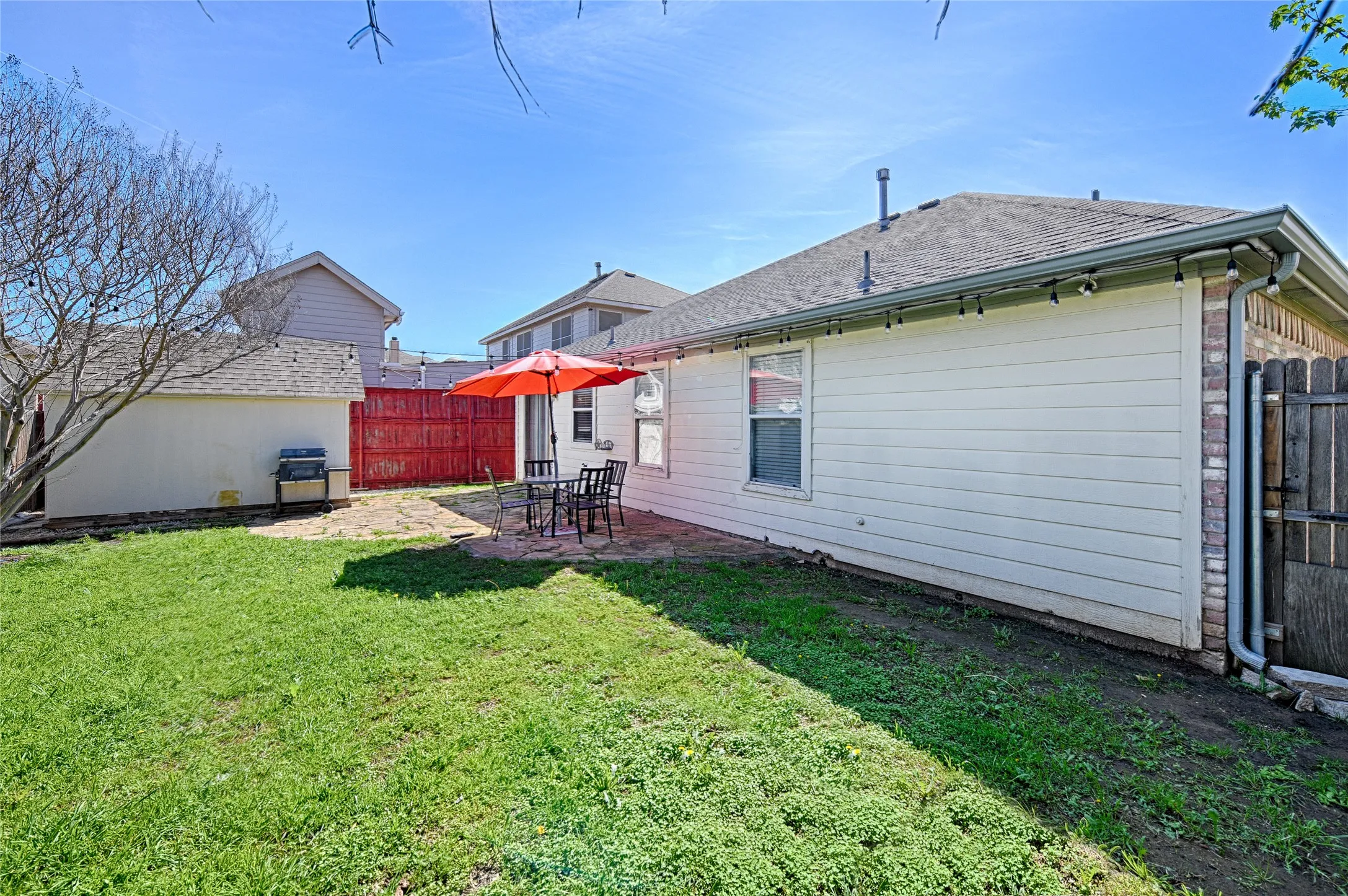 Single Family Residence For Rent in Tarrant County , 903 Gillon Drive, Arlington, Texas 76001, 3 Bedroom, 2 Bathroom, 2 Garage spaces, 1,410 Sqft, built in 2001, mls#21403100, Real Estate Agent in Arlington, Homes For Rent in Tarrant county, Homes For Rent in Arlington, Realtor in Arlington Texas, Real Estate Brokerage Independent Realty Texas, Luminita Cordes Realtor