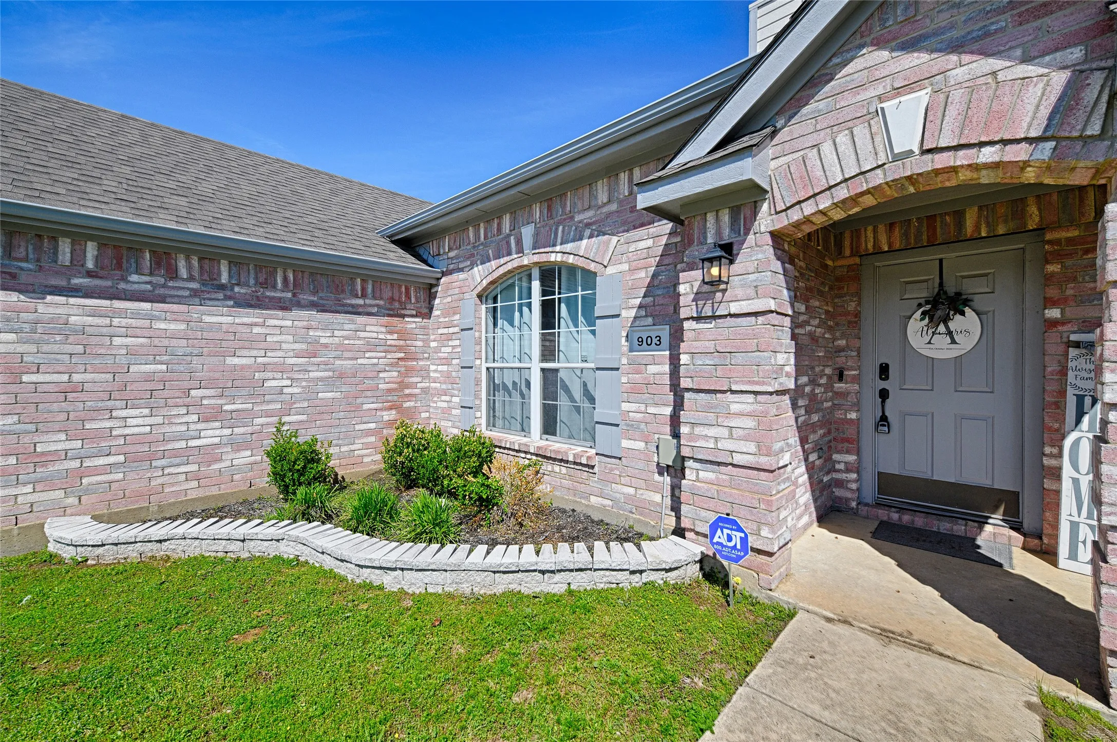 Single Family Residence For Rent in Tarrant County , 903 Gillon Drive, Arlington, Texas 76001, 3 Bedroom, 2 Bathroom, 2 Garage spaces, 1,410 Sqft, built in 2001, mls#21403100, Real Estate Agent in Arlington, Homes For Rent in Tarrant county, Homes For Rent in Arlington, Realtor in Arlington Texas, Real Estate Brokerage Independent Realty Texas, Luminita Cordes Realtor