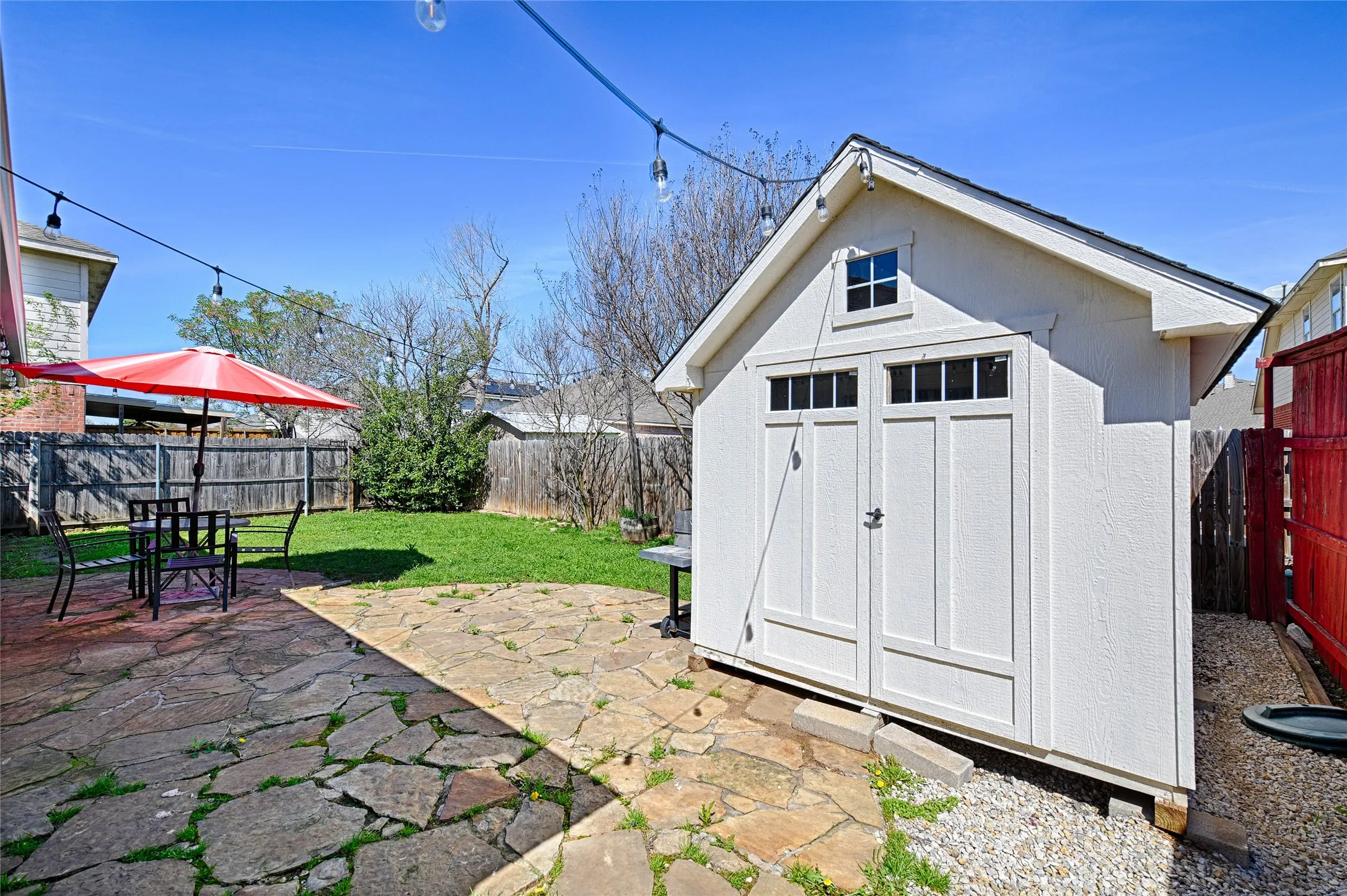Single Family Residence For Rent in Tarrant County , 903 Gillon Drive, Arlington, Texas 76001, 3 Bedroom, 2 Bathroom, 2 Garage spaces, 1,410 Sqft, built in 2001, mls#21403100, Real Estate Agent in Arlington, Homes For Rent in Tarrant county, Homes For Rent in Arlington, Realtor in Arlington Texas, Real Estate Brokerage Independent Realty Texas, Luminita Cordes Realtor