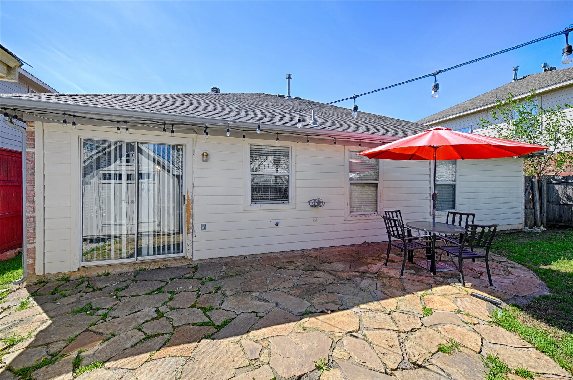 Single Family Residence For Rent in Tarrant County , 903 Gillon Drive, Arlington, Texas 76001, 3 Bedroom, 2 Bathroom, 2 Garage spaces, 1,410 Sqft, built in 2001, mls#21403100, Real Estate Agent in Arlington, Homes For Rent in Tarrant county, Homes For Rent in Arlington, Realtor in Arlington Texas, Real Estate Brokerage Independent Realty Texas, Luminita Cordes Realtor