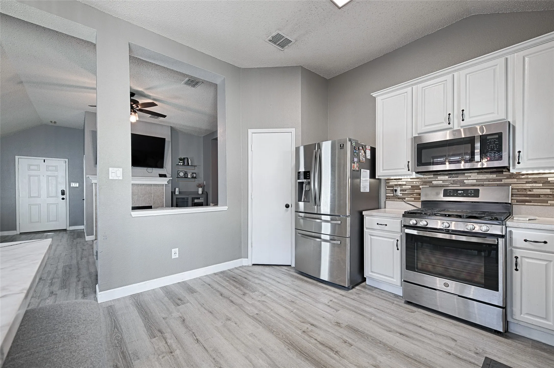 Single Family Residence For Rent in Tarrant County , 903 Gillon Drive, Arlington, Texas 76001, 3 Bedroom, 2 Bathroom, 2 Garage spaces, 1,410 Sqft, built in 2001, mls#21403100, Real Estate Agent in Arlington, Homes For Rent in Tarrant county, Homes For Rent in Arlington, Realtor in Arlington Texas, Real Estate Brokerage Independent Realty Texas, Luminita Cordes Realtor