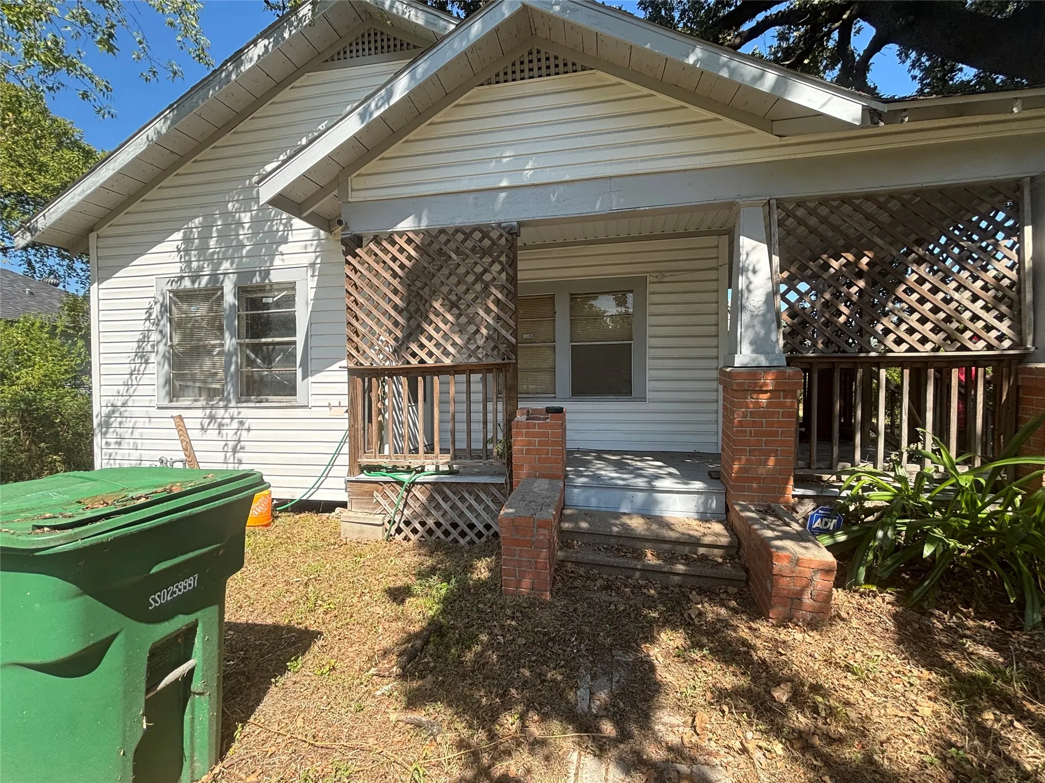 Single Family Residence For Sale in Harris County , 4821 New Orleans Street, Houston, Texas 77020, 2 Bedroom, 1 Bathroom, Garage spaces, 1,008 Sqft, built in 1936, mls#21403092, Real Estate Agent in Houston, Homes For Sale in Harris county, Homes For Sale in Houston, Realtor in Houston Texas, Real Estate Brokerage Independent Realty Texas, Luminita Cordes Realtor