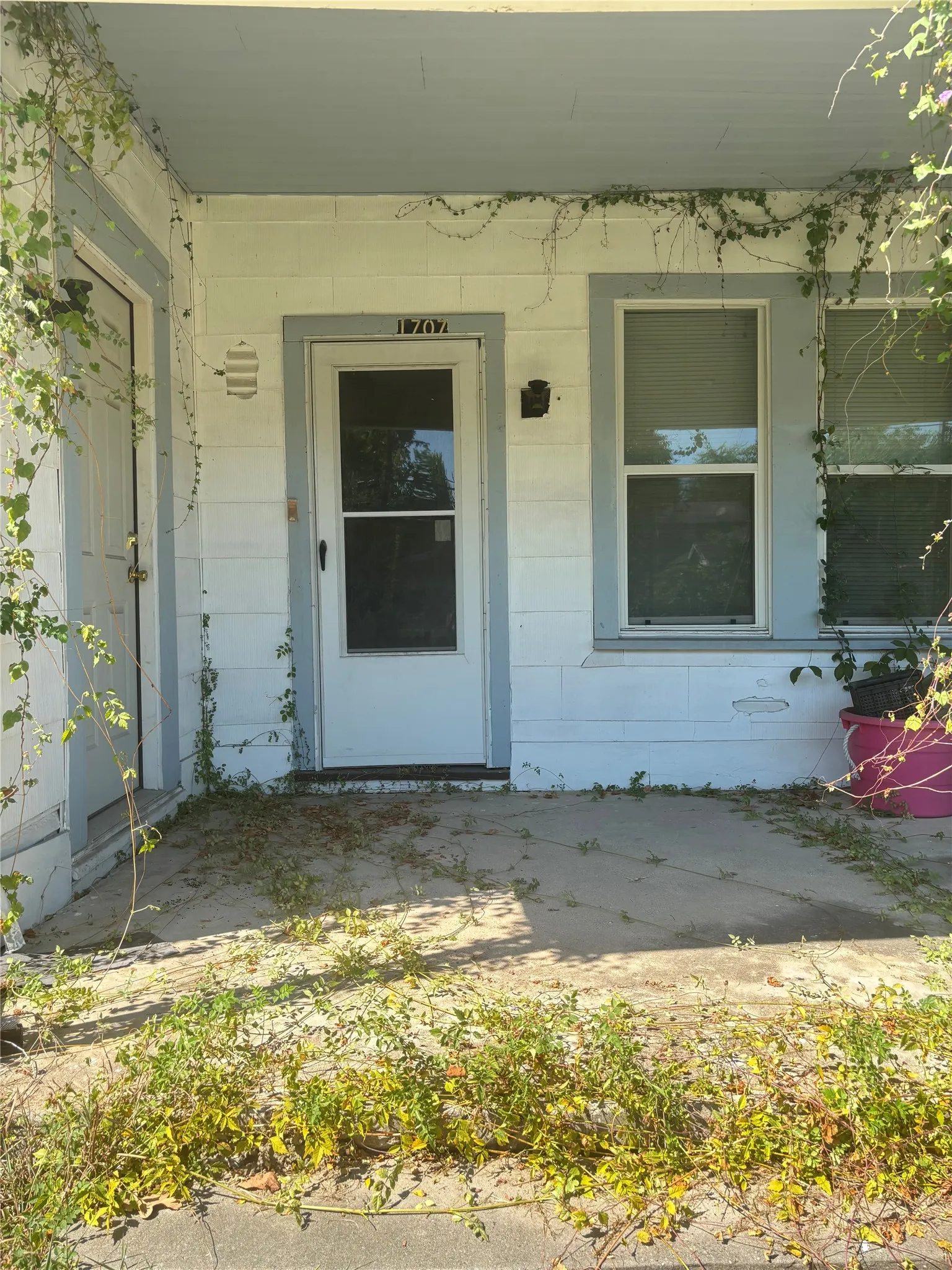 Single Family Residence For Sale in Harris County , 1707 Solo Street, Houston, Texas 77020, 2 Bedroom, 1 Bathroom, Garage spaces, 786 Sqft, built in 1936, mls#21403101, Real Estate Agent in Houston, Homes For Sale in Harris county, Homes For Sale in Houston, Realtor in Houston Texas, Real Estate Brokerage Independent Realty Texas, Luminita Cordes Realtor