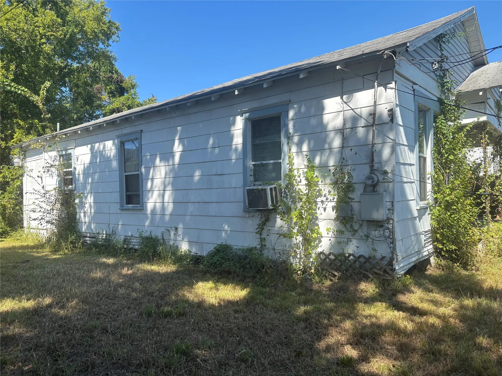Single Family Residence For Sale in Harris County , 1707 Solo Street, Houston, Texas 77020, 2 Bedroom, 1 Bathroom, Garage spaces, 786 Sqft, built in 1936, mls#21403101, Real Estate Agent in Houston, Homes For Sale in Harris county, Homes For Sale in Houston, Realtor in Houston Texas, Real Estate Brokerage Independent Realty Texas, Luminita Cordes Realtor