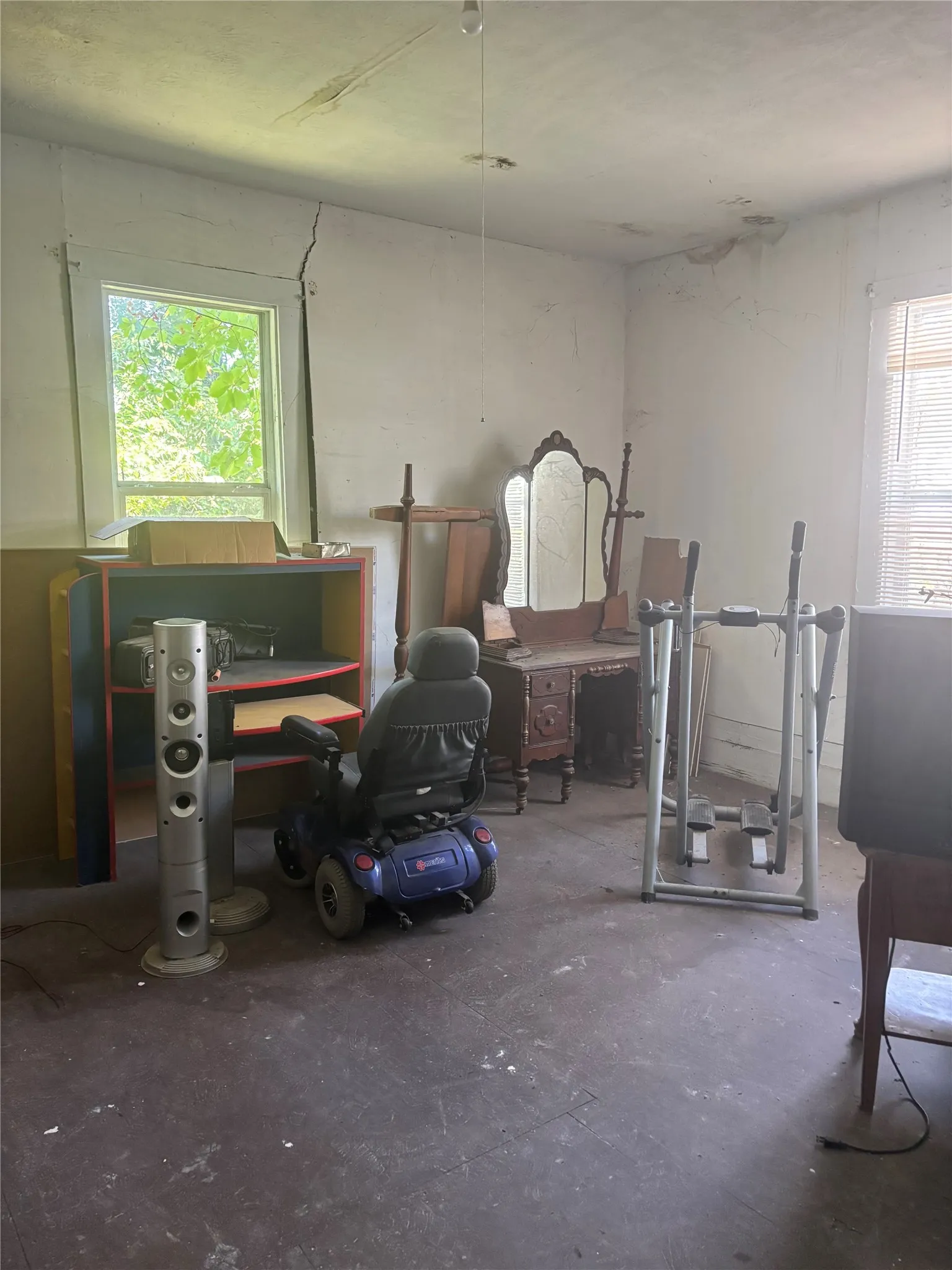 Single Family Residence For Sale in Harris County , 1707 Solo Street, Houston, Texas 77020, 2 Bedroom, 1 Bathroom, Garage spaces, 786 Sqft, built in 1936, mls#21403101, Real Estate Agent in Houston, Homes For Sale in Harris county, Homes For Sale in Houston, Realtor in Houston Texas, Real Estate Brokerage Independent Realty Texas, Luminita Cordes Realtor
