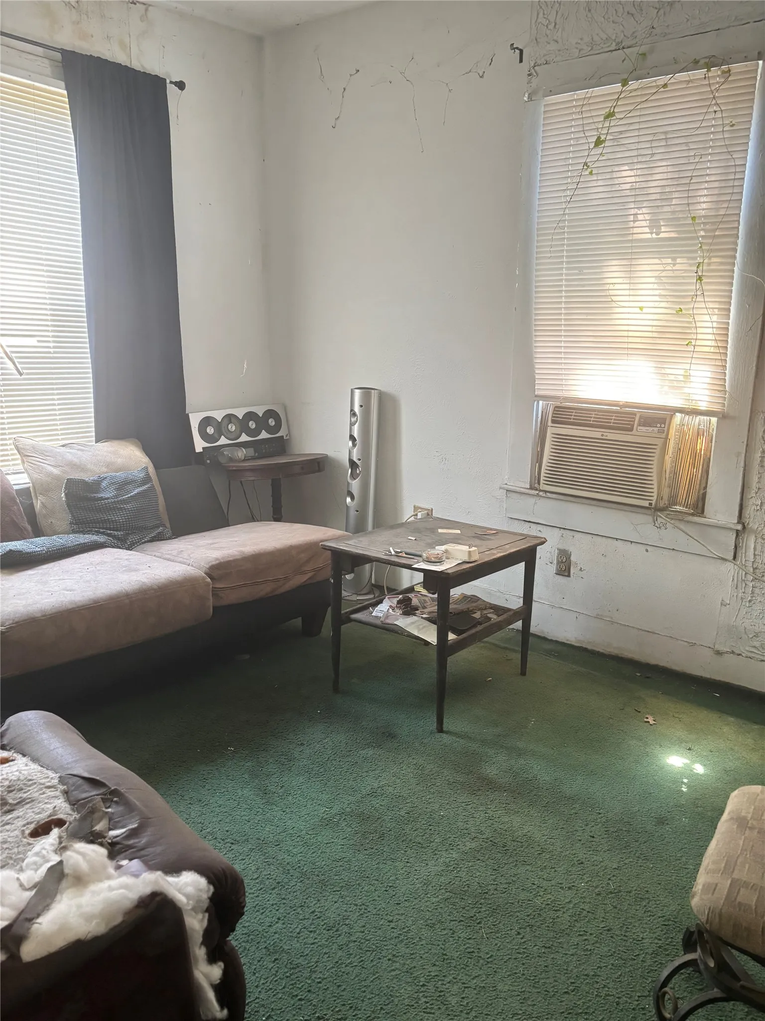 Single Family Residence For Sale in Harris County , 1707 Solo Street, Houston, Texas 77020, 2 Bedroom, 1 Bathroom, Garage spaces, 786 Sqft, built in 1936, mls#21403101, Real Estate Agent in Houston, Homes For Sale in Harris county, Homes For Sale in Houston, Realtor in Houston Texas, Real Estate Brokerage Independent Realty Texas, Luminita Cordes Realtor