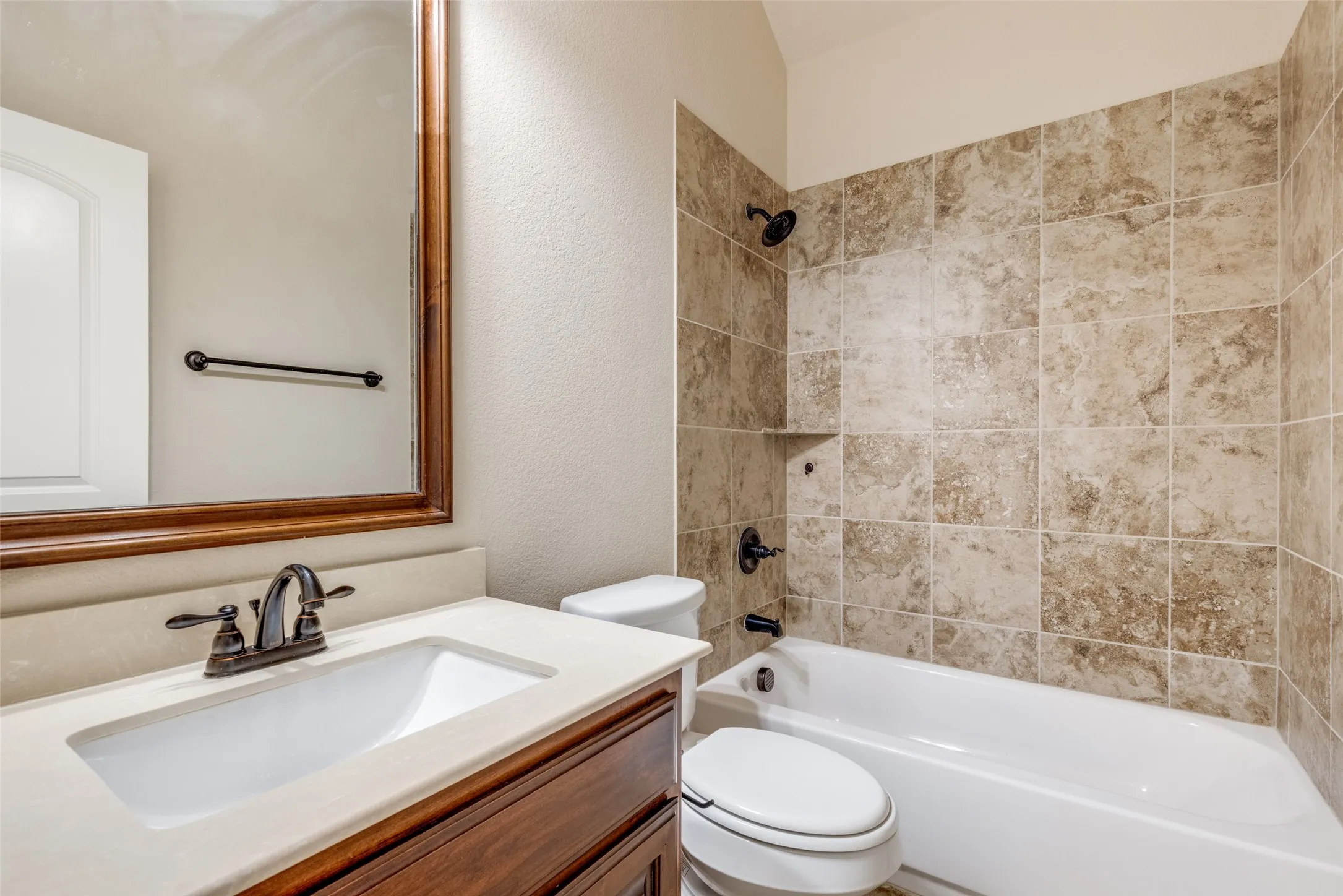 Single Family Residence For Rent in Ellis County , 229 Dakota Drive, Waxahachie, Texas 75167, 4 Bedroom, 2 Bathroom, 2 Garage spaces, 2,246 Sqft, built in 2016, mls#21402773, Real Estate Agent in Waxahachie, Homes For Rent in Ellis county, Homes For Rent in Waxahachie, Realtor in Waxahachie Texas, Real Estate Brokerage Independent Realty Texas, Luminita Cordes Realtor