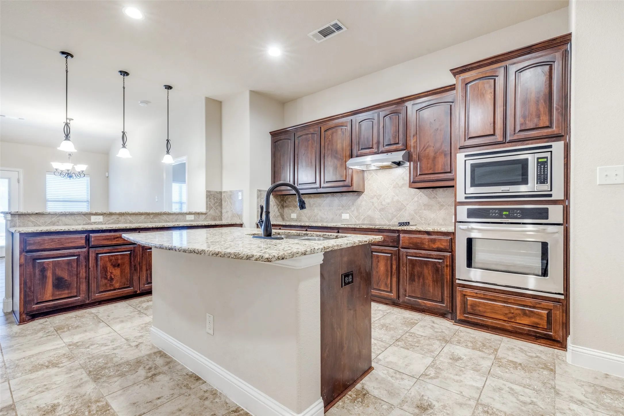 Single Family Residence For Rent in Ellis County , 229 Dakota Drive, Waxahachie, Texas 75167, 4 Bedroom, 2 Bathroom, 2 Garage spaces, 2,246 Sqft, built in 2016, mls#21402773, Real Estate Agent in Waxahachie, Homes For Rent in Ellis county, Homes For Rent in Waxahachie, Realtor in Waxahachie Texas, Real Estate Brokerage Independent Realty Texas, Luminita Cordes Realtor