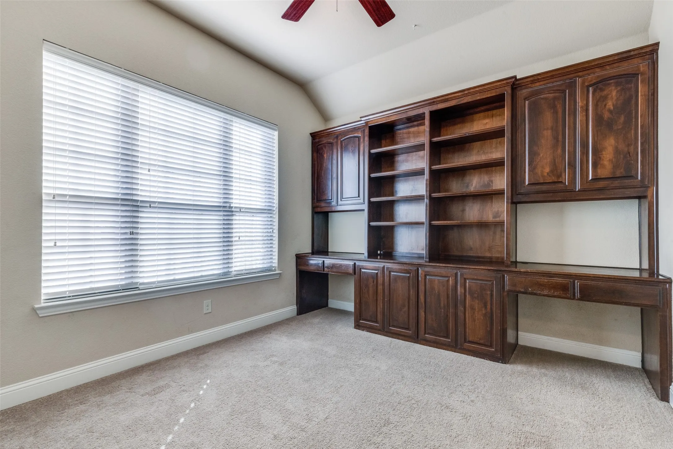 Single Family Residence For Rent in Ellis County , 229 Dakota Drive, Waxahachie, Texas 75167, 4 Bedroom, 2 Bathroom, 2 Garage spaces, 2,246 Sqft, built in 2016, mls#21402773, Real Estate Agent in Waxahachie, Homes For Rent in Ellis county, Homes For Rent in Waxahachie, Realtor in Waxahachie Texas, Real Estate Brokerage Independent Realty Texas, Luminita Cordes Realtor