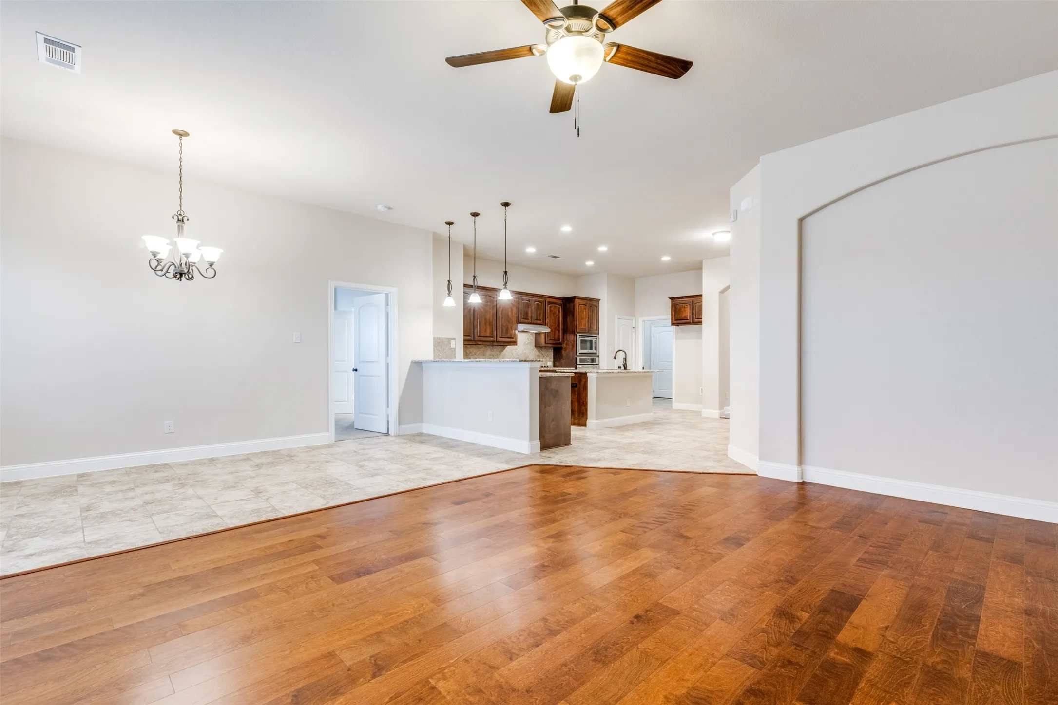Single Family Residence For Rent in Ellis County , 229 Dakota Drive, Waxahachie, Texas 75167, 4 Bedroom, 2 Bathroom, 2 Garage spaces, 2,246 Sqft, built in 2016, mls#21402773, Real Estate Agent in Waxahachie, Homes For Rent in Ellis county, Homes For Rent in Waxahachie, Realtor in Waxahachie Texas, Real Estate Brokerage Independent Realty Texas, Luminita Cordes Realtor