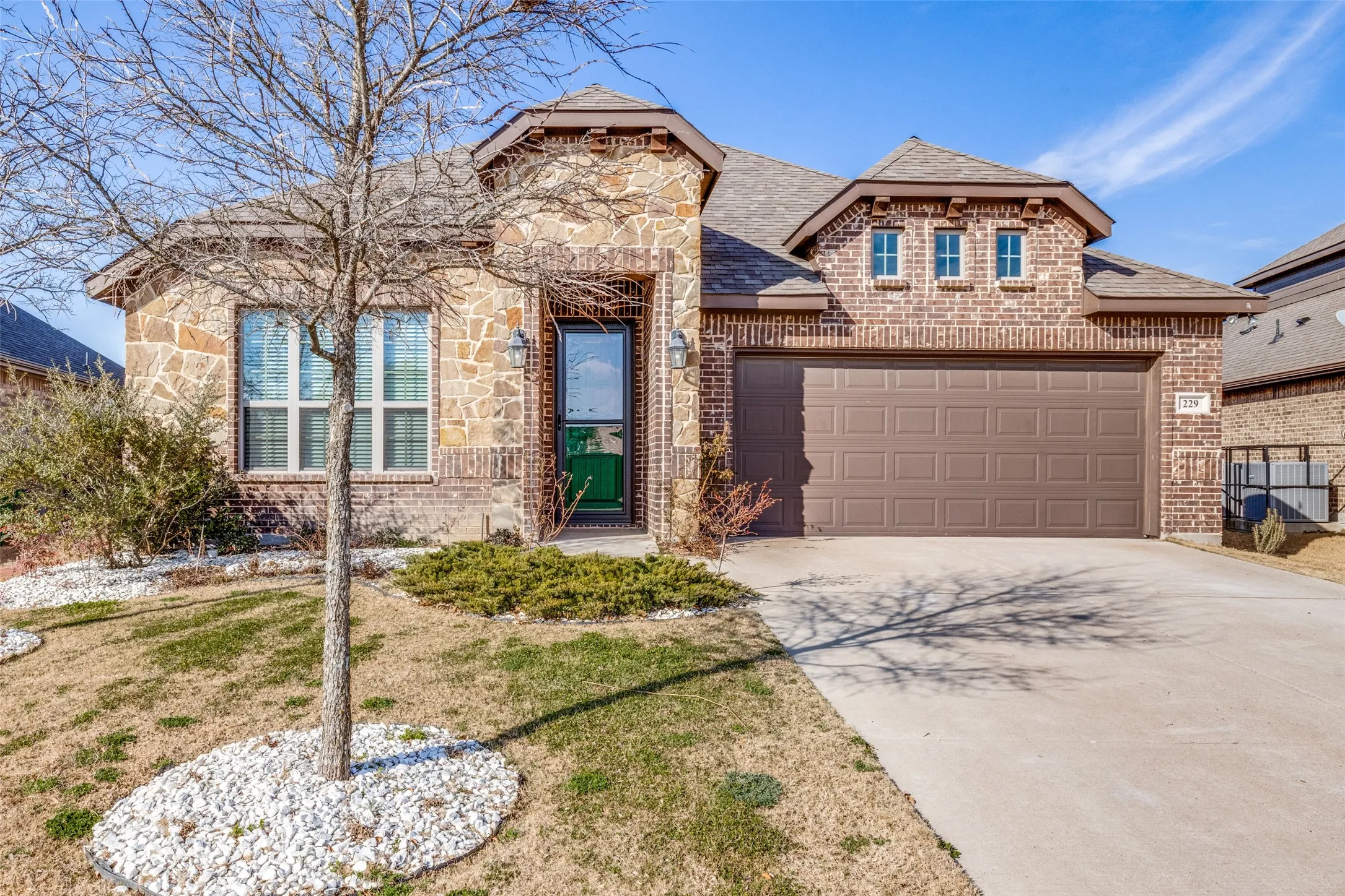 Single Family Residence For Rent in Ellis County , 229 Dakota Drive, Waxahachie, Texas 75167, 4 Bedroom, 2 Bathroom, 2 Garage spaces, 2,246 Sqft, built in 2016, mls#21402773, Real Estate Agent in Waxahachie, Homes For Rent in Ellis county, Homes For Rent in Waxahachie, Realtor in Waxahachie Texas, Real Estate Brokerage Independent Realty Texas, Luminita Cordes Realtor