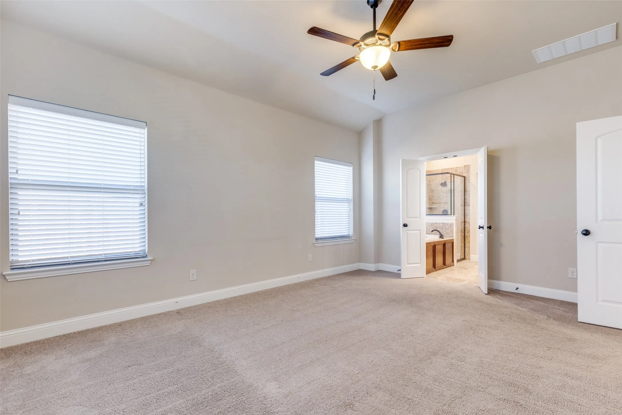 Single Family Residence For Rent in Ellis County , 229 Dakota Drive, Waxahachie, Texas 75167, 4 Bedroom, 2 Bathroom, 2 Garage spaces, 2,246 Sqft, built in 2016, mls#21402773, Real Estate Agent in Waxahachie, Homes For Rent in Ellis county, Homes For Rent in Waxahachie, Realtor in Waxahachie Texas, Real Estate Brokerage Independent Realty Texas, Luminita Cordes Realtor